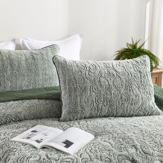 Dluxe Ave. ( KING ) 3 Pcs Quilt Bedding Set, Fluffy Plush Bedspread, Ultra Soft, Luxury Velvet for All Season/ Green