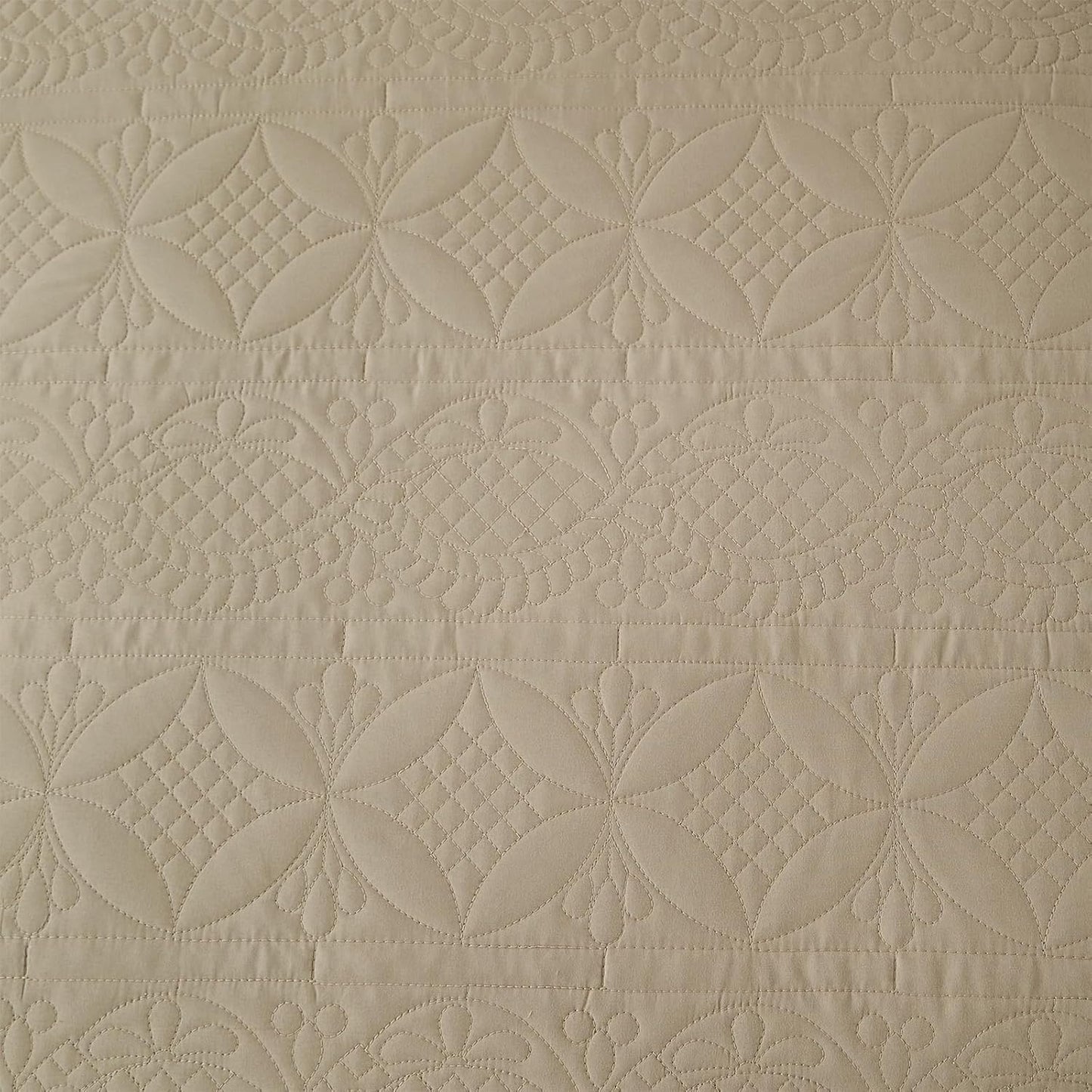 Dluxe Ave. ( KING ) 3 Pcs Bohemian King Quilt Set for All Season/ Lightweight/ Beige