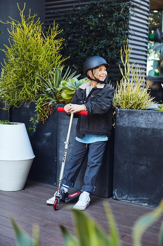 Dluxe Ave. Kick Scooter made of sturdy aircraft-grade aluminum - Purple