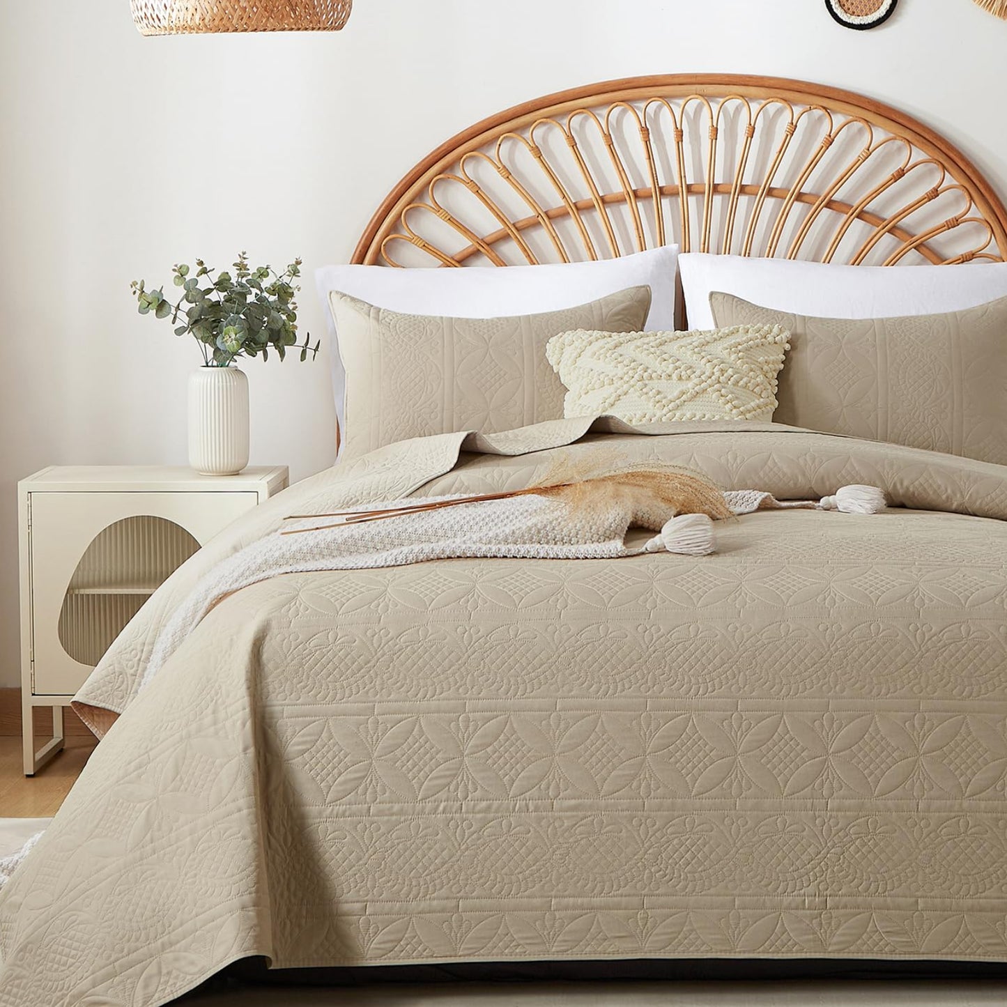 Dluxe Ave. ( KING ) 3 Pcs Bohemian King Quilt Set for All Season/ Lightweight/ Beige