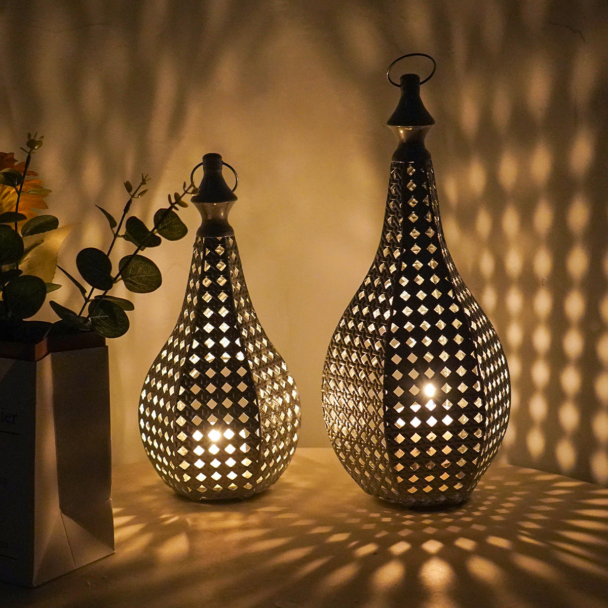 Metal candle holder with hollow-out craftsmanship