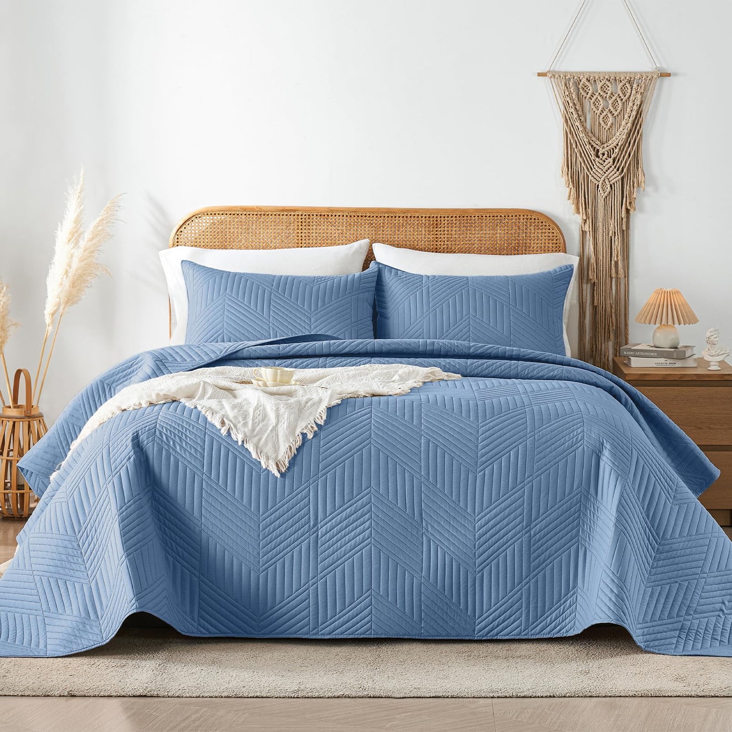 Dluxe Ave. ( CALI./ KING ) 3 Pcs Quilt Bedding Set/ Reversible Microfiber Bedspread/ Lightweight Soft Set for All Seasons/ Bluish Grey