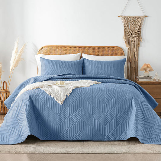 Dluxe Ave. ( CALI./ KING ) 3 Pcs Quilt Bedding Set/ Reversible Microfiber Bedspread/ Lightweight Soft Set for All Seasons/ Bluish Grey