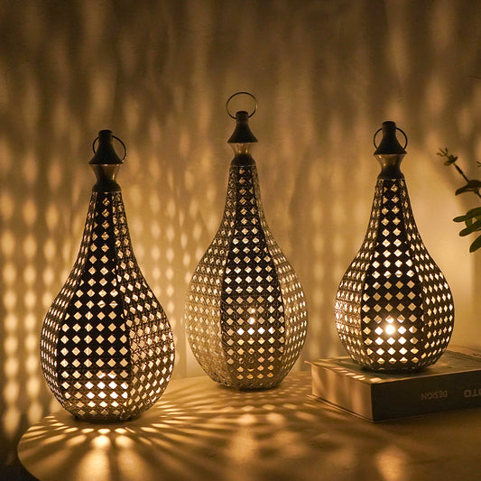 Metal candle holder with hollow-out craftsmanship