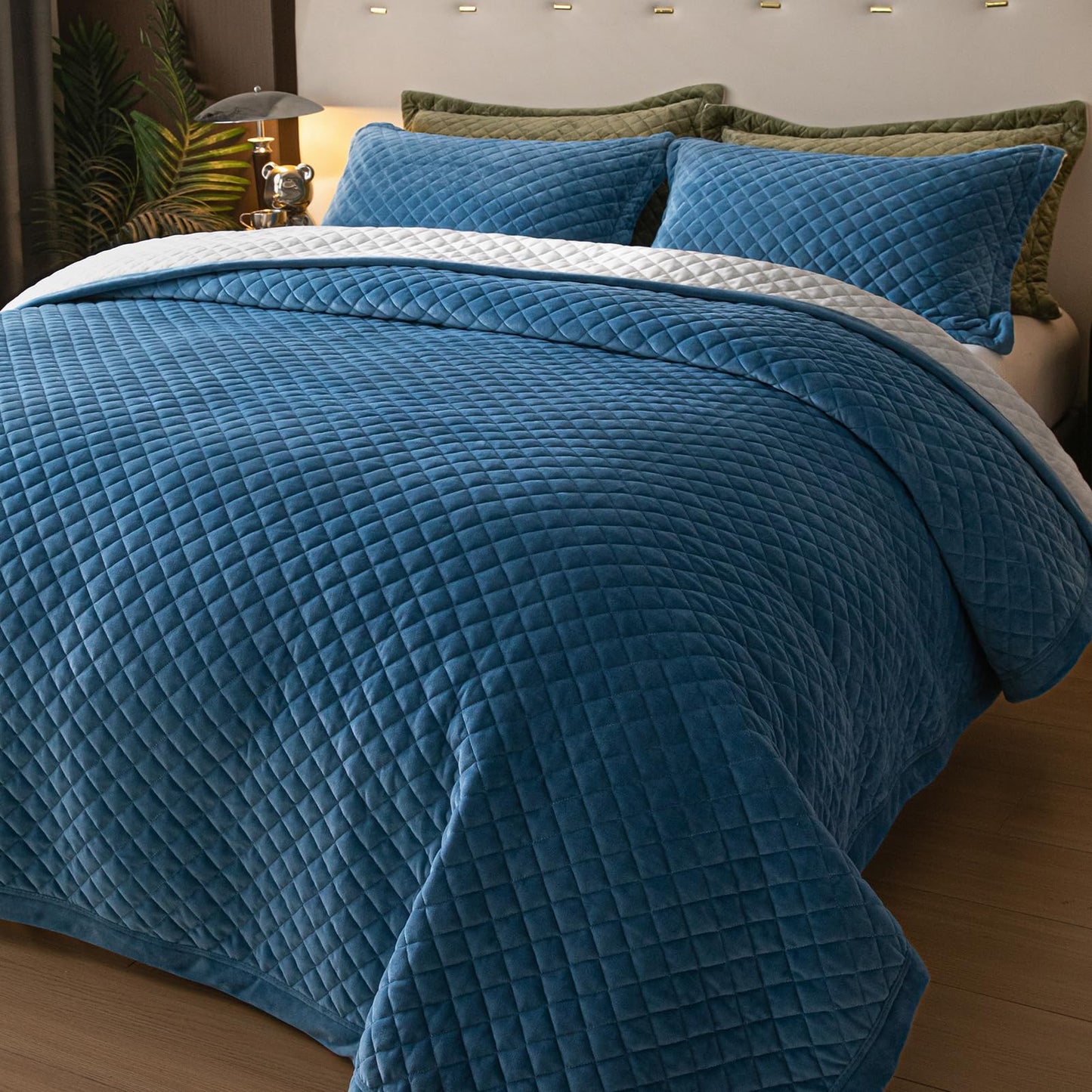 Dluxe Ave. ( QUEEN ) 3 Pcs Velvet Quilt Set, Ultra Soft, Lightweight, Reversible Coverlet, for All Seasons, Royal Blue/White, 90x96 Inches