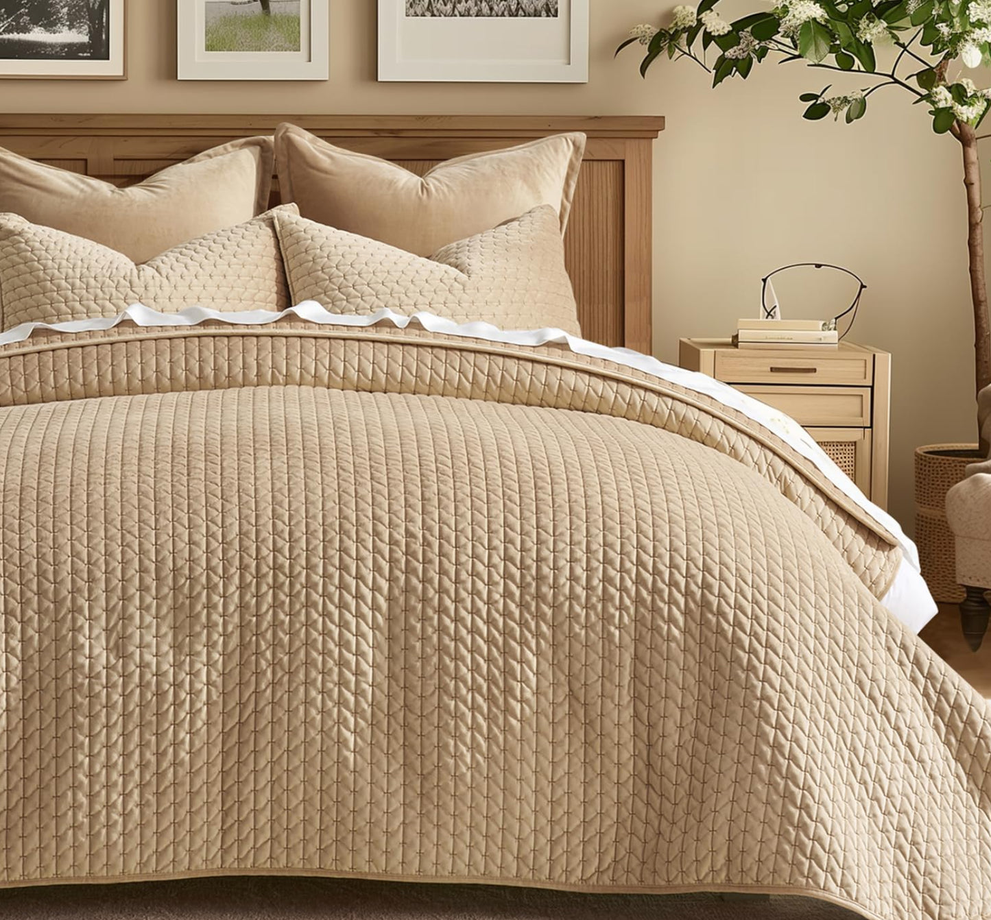Dluxe. Ave. ( KING ) Luxury 3 Piece Soft comforter Set/ for All Seasons / Camel