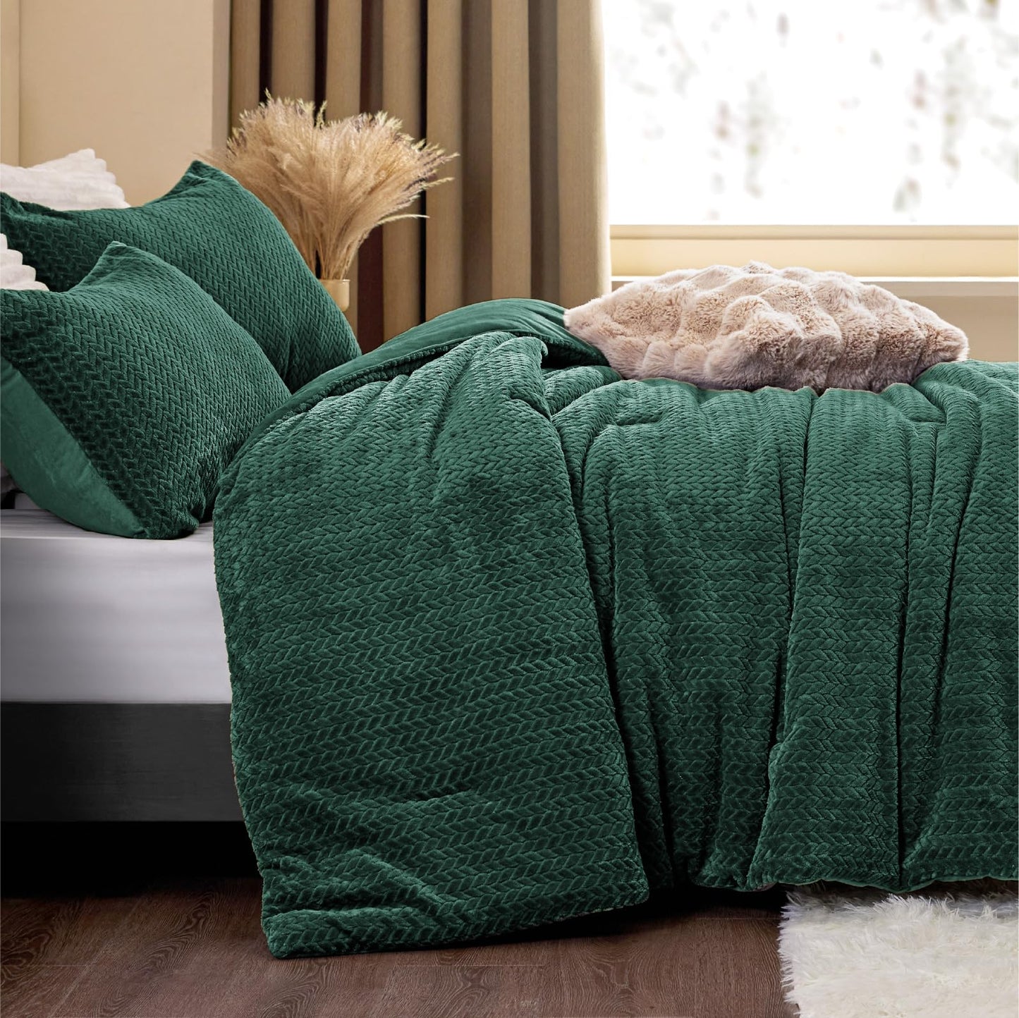 Dluxe Ave. ( FULL ) 3 Pcs Fluffy Comforter Set, Furry Leaves Pattern Faux Fur, Velvet Bedding, Green