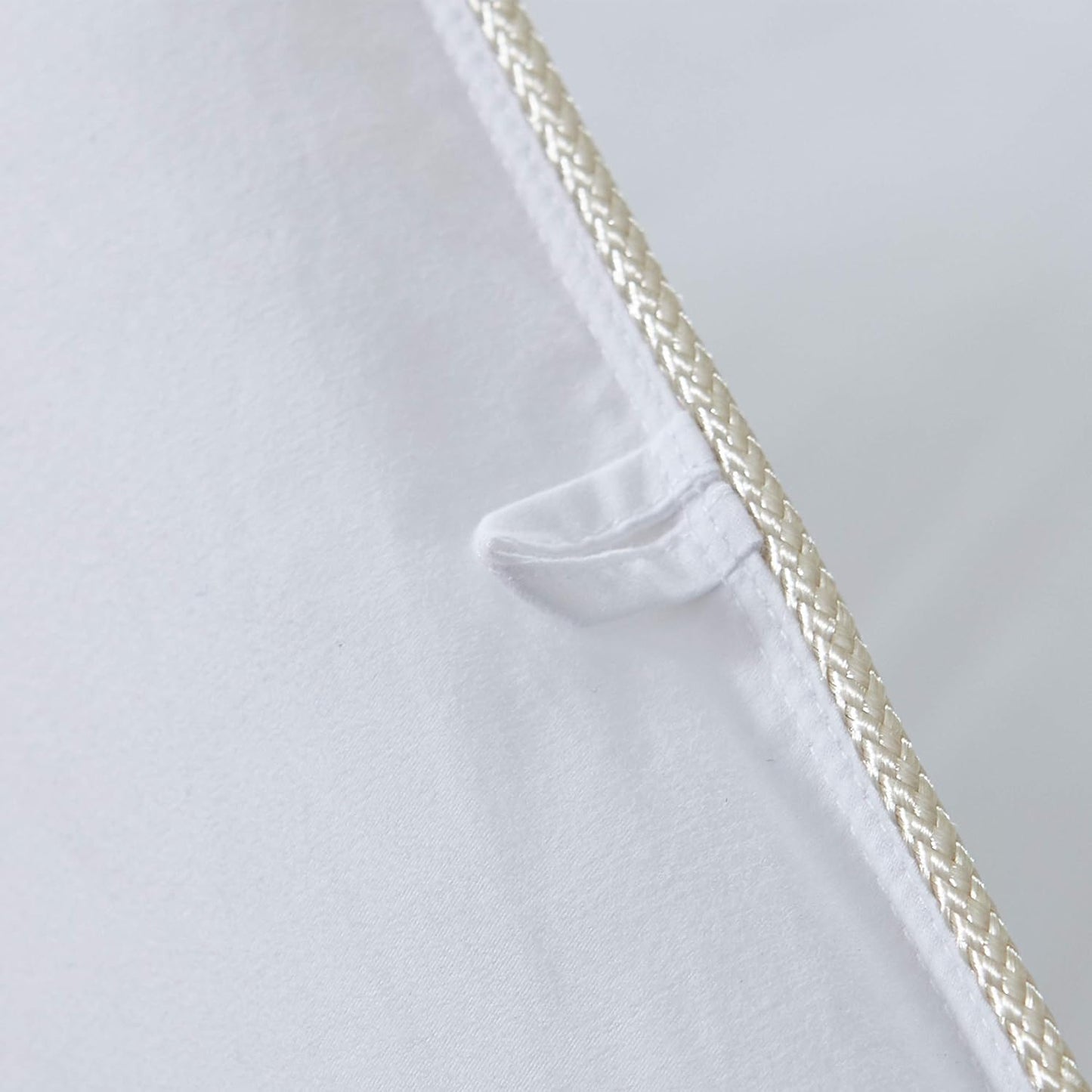 Dluxe Ave. ( QUEEN ) 600-Thread-Count Egyptian Cotton Goose Down Comforter/ 55 oz. Fill Weight Baffle Box Design, / White