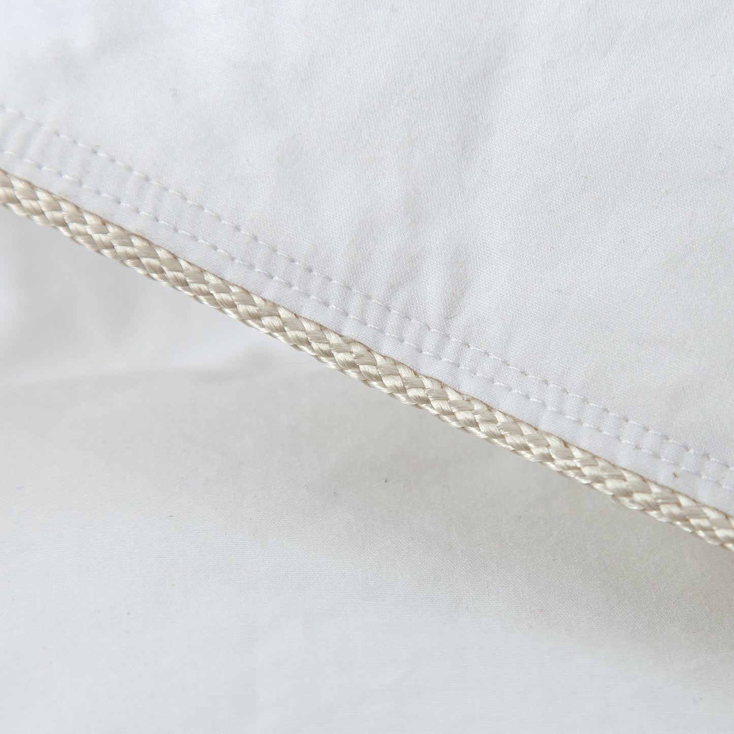 Dluxe Ave. ( QUEEN ) 600-Thread-Count Egyptian Cotton Goose Down Comforter/ 55 oz. Fill Weight Baffle Box Design, / White