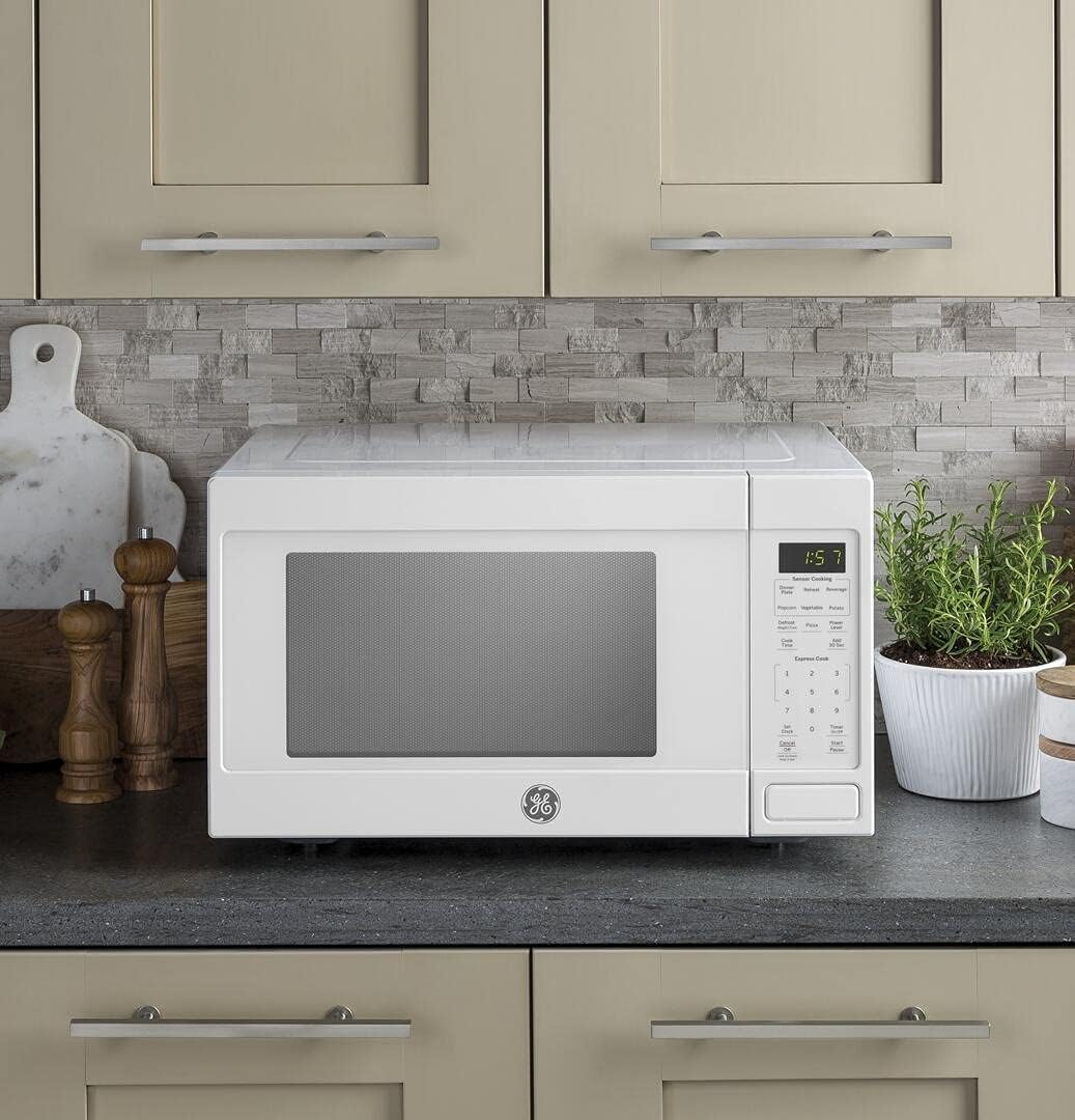 Dluxe Ave.Microwave Oven 1150-watt  8 Auto Cooking Settings, White OLD 1.6 Cu. Ft