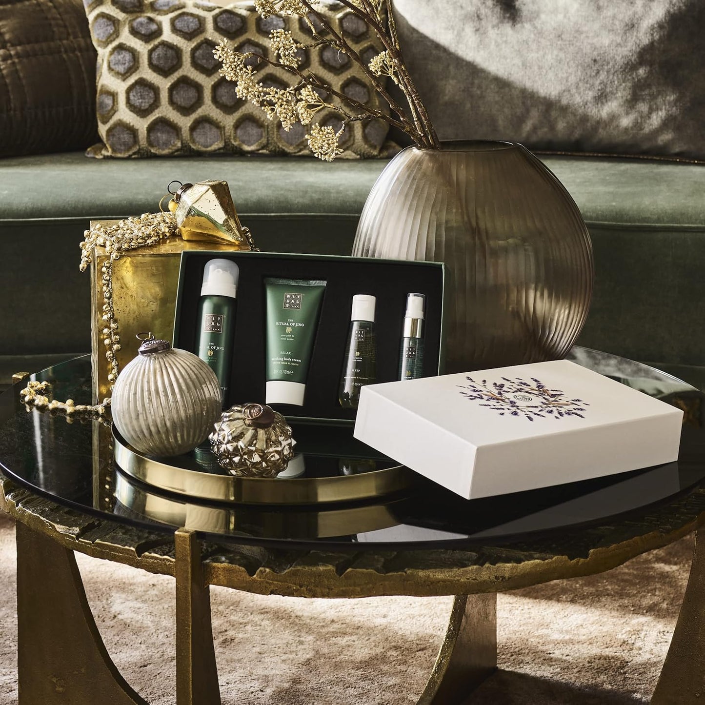 Dluxe Ave. Rituals...The Ritual of Jing Gift Set Small foaming shower gel 50 ml body cream 70 ml Dry Oil 50 ml Pillow & Body Mist 20 ml