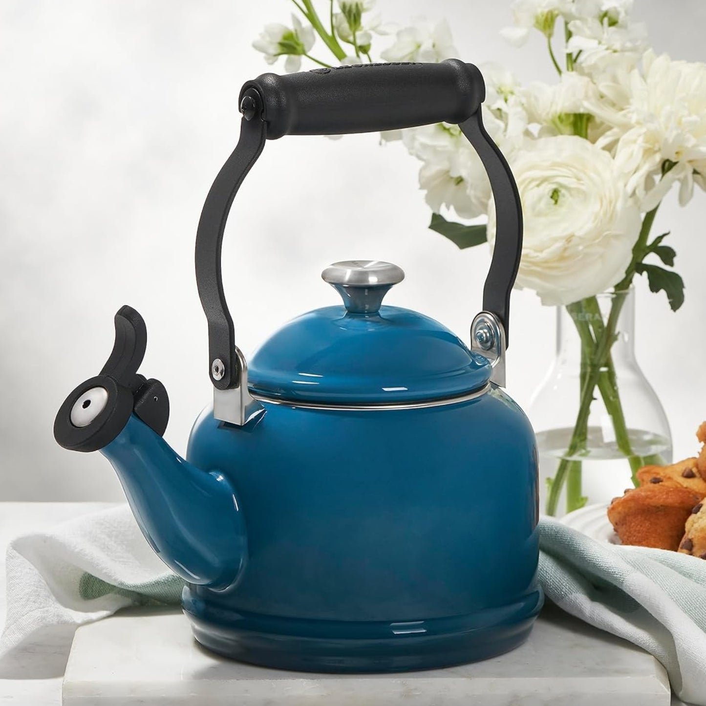 Dluxe Ave. ( Limited Edition) Demi 1.1 L Kettle Kit + 2 Mugs 400 ML Seattle Le Creuset Orange