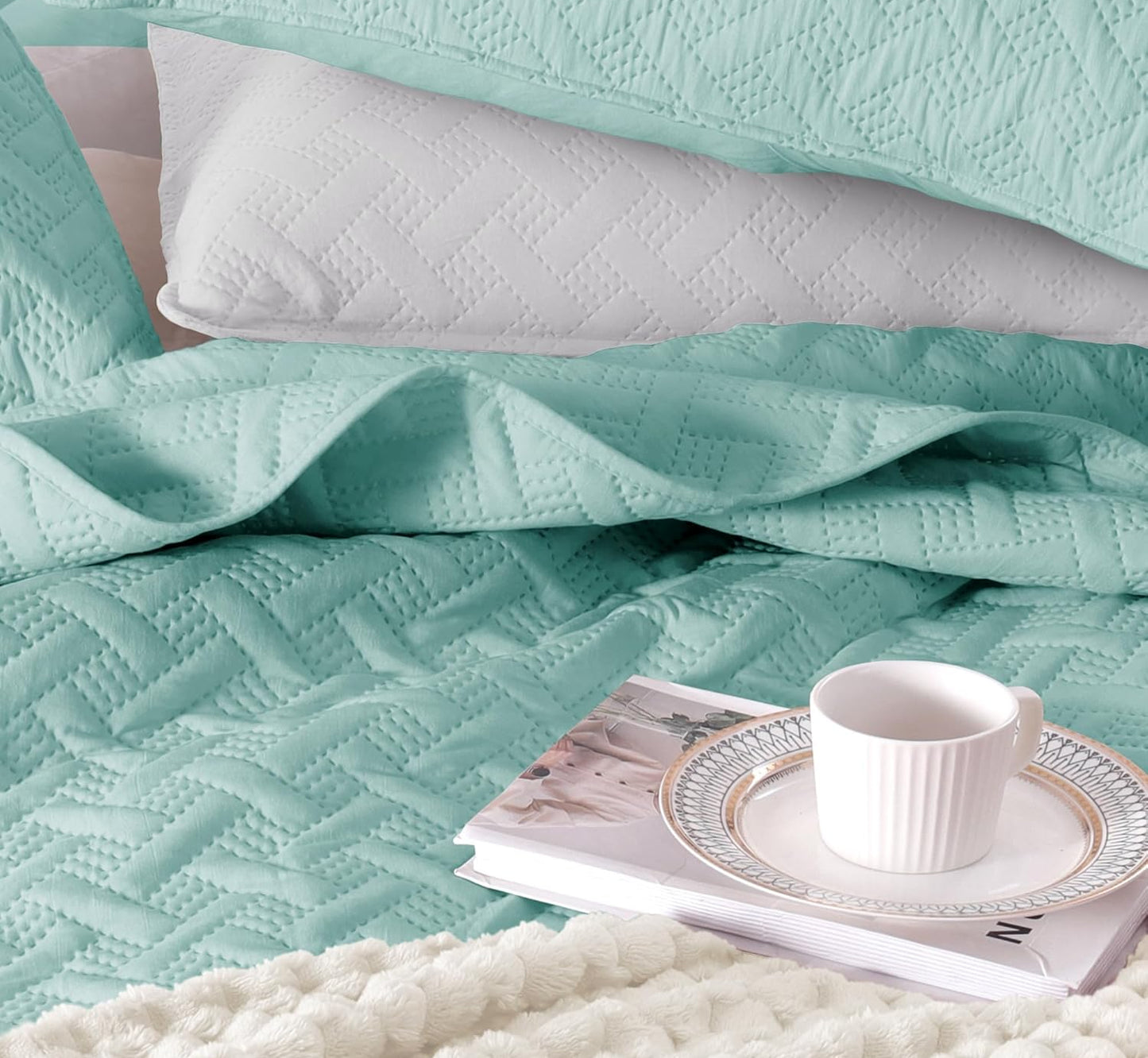 Dluxe Ave. ( FULL/ QUEEN )  3 Pieces Quilt  Bedding Set/ Aqua Green
