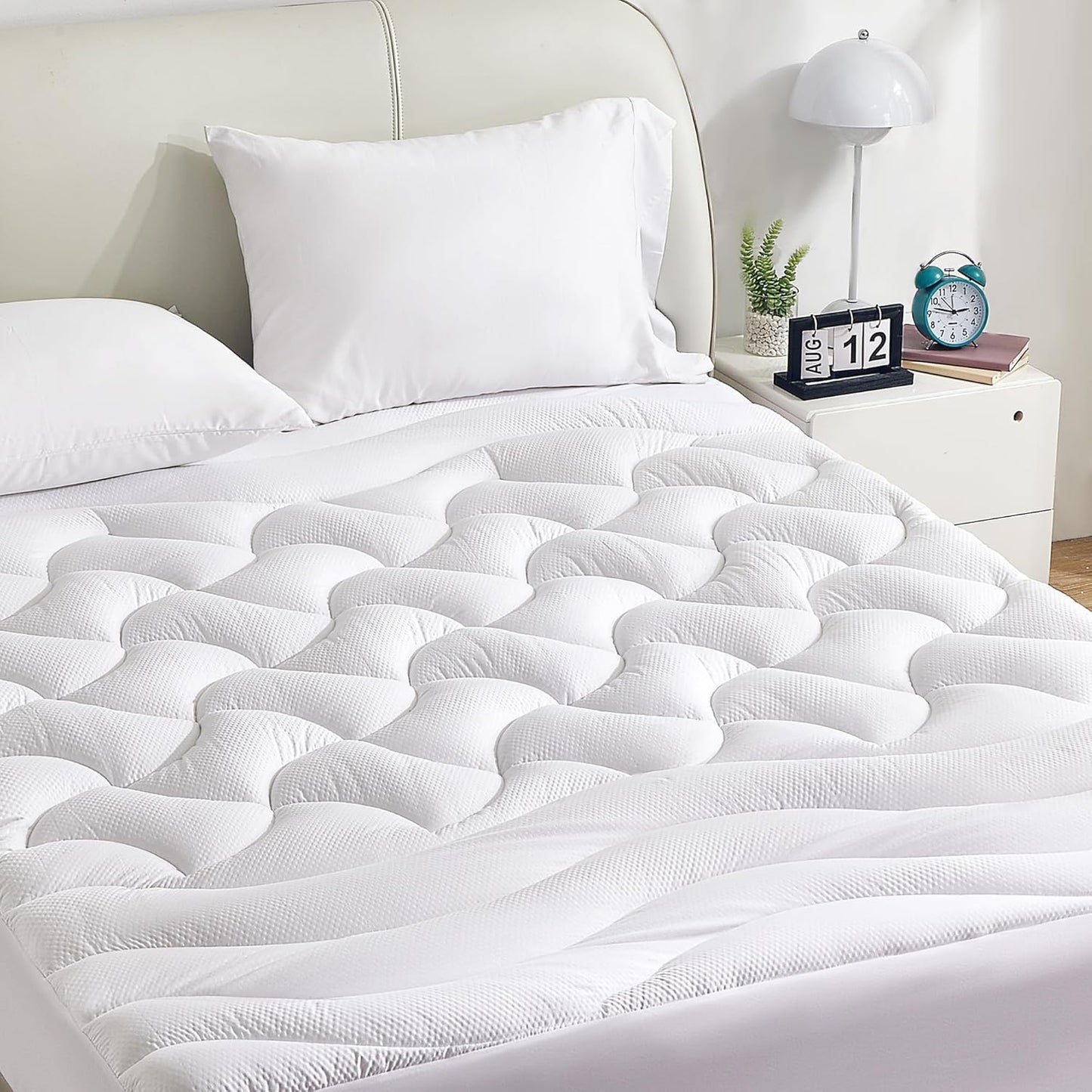Dluxe Ave. ( QUEEN ) Waterproof Mattress Topper Cooling Pad, White