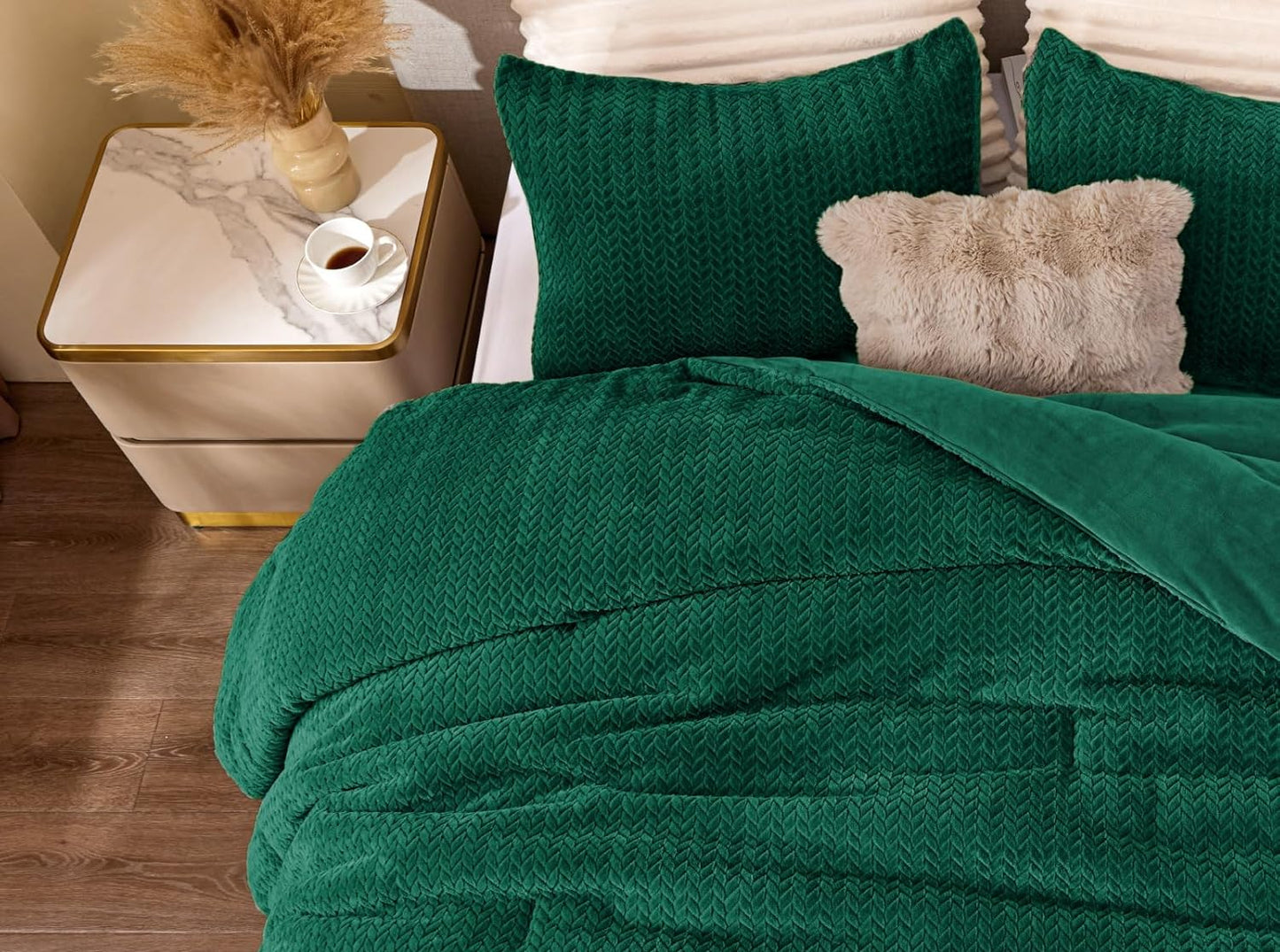 Dluxe Ave. ( FULL ) 3 Pcs Fluffy Comforter Set, Furry Leaves Pattern Faux Fur, Velvet Bedding, Green