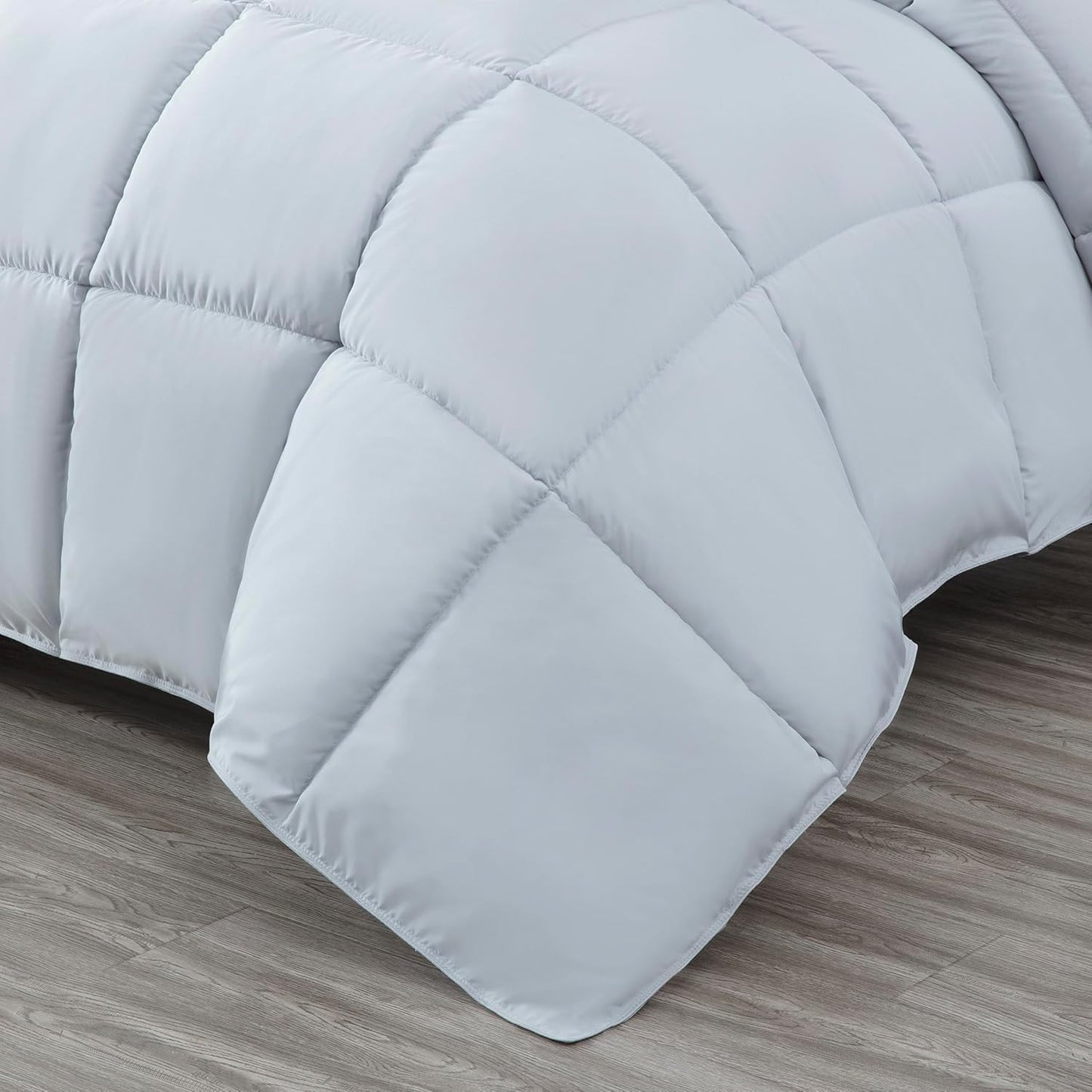 Dluxe Ave. ( QUEEN ) Comforter for All Season/ Down Alternative Plush Microfiber Fill Box Stitch Quilted/ Silver Gray