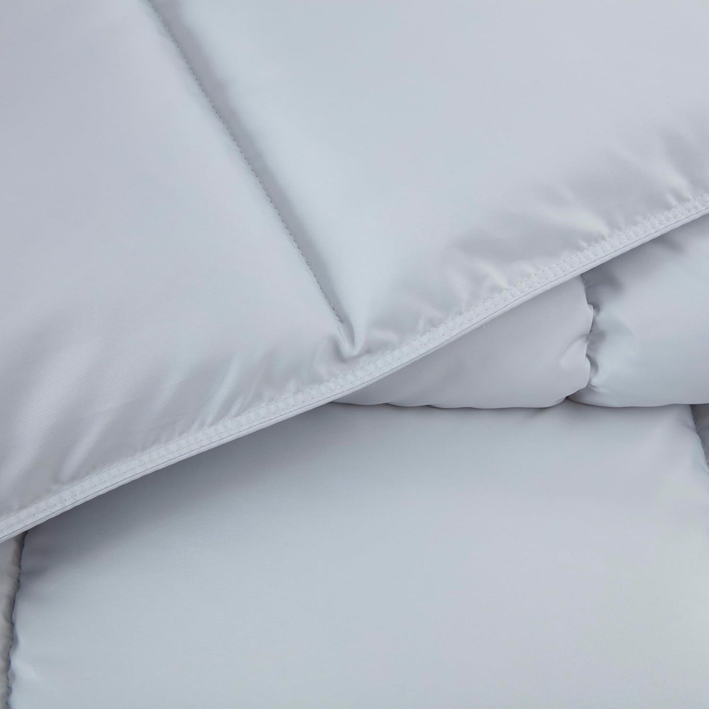 Dluxe Ave. ( QUEEN ) Comforter for All Season/ Down Alternative Plush Microfiber Fill Box Stitch Quilted/ Silver Gray