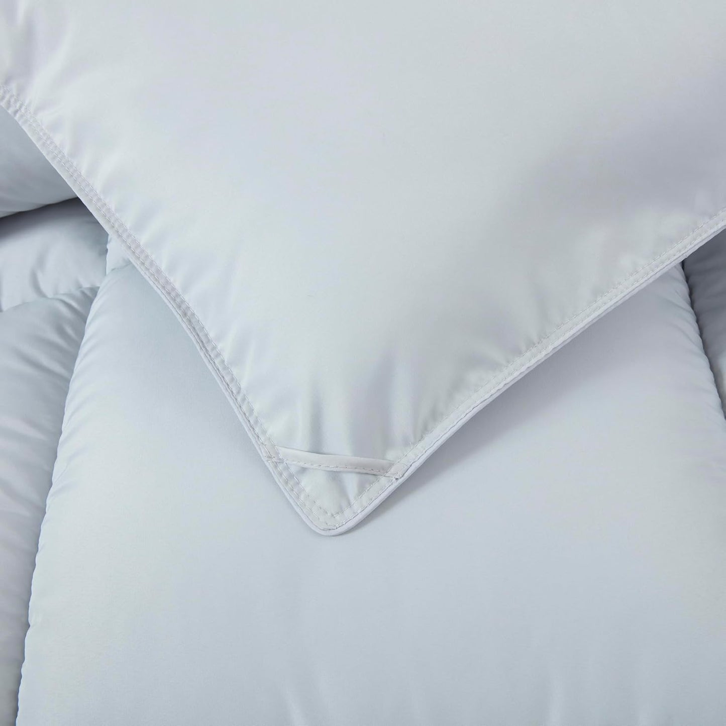 Dluxe Ave. ( QUEEN ) Comforter for All Season/ Down Alternative Plush Microfiber Fill Box Stitch Quilted/ Silver Gray