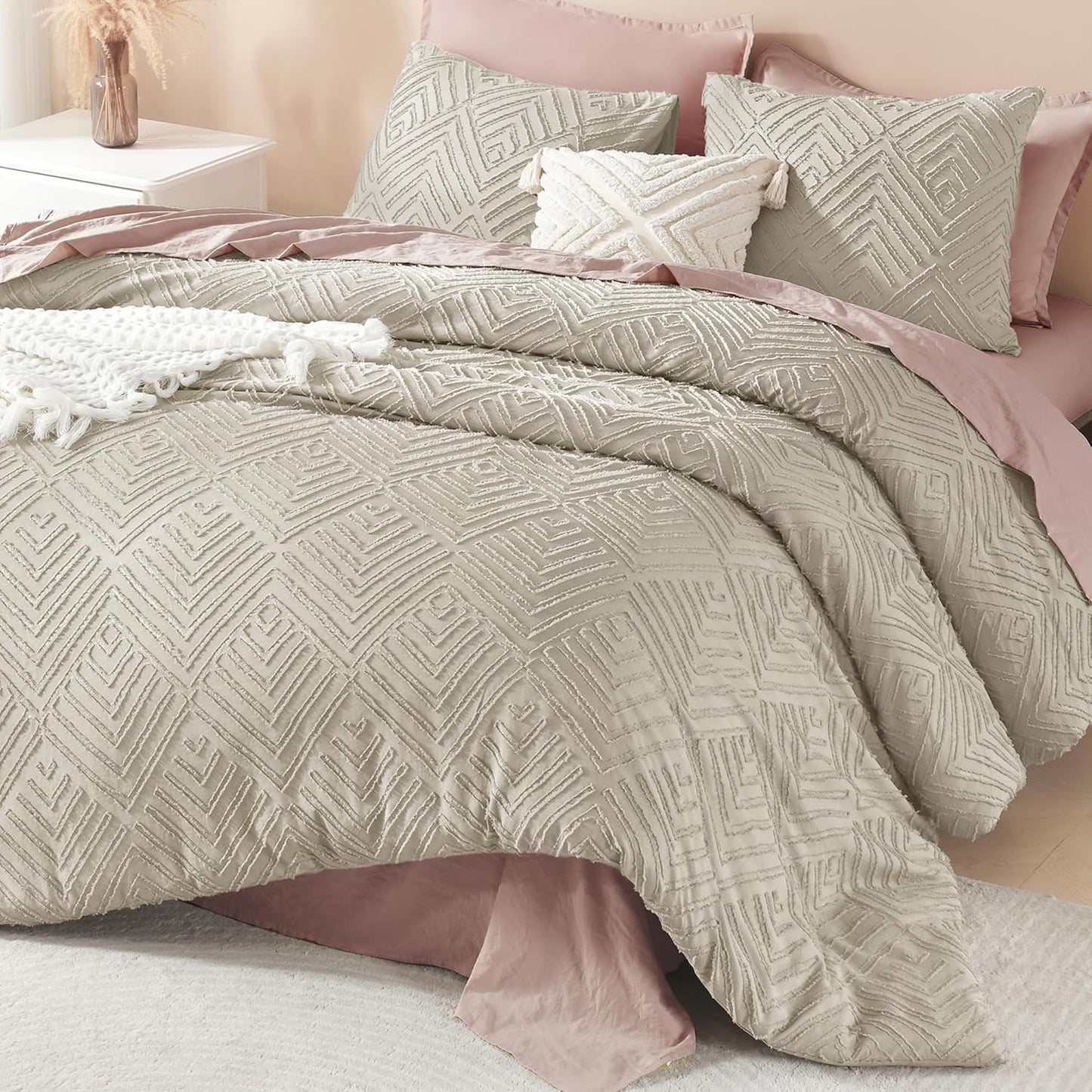 Dluxe Ave. ( QUEEN ) 3 Pcs Tufted Boho Farmhouse Bedding Comforter Set, Lightweight Fluffy Comforter/ Oatmeal