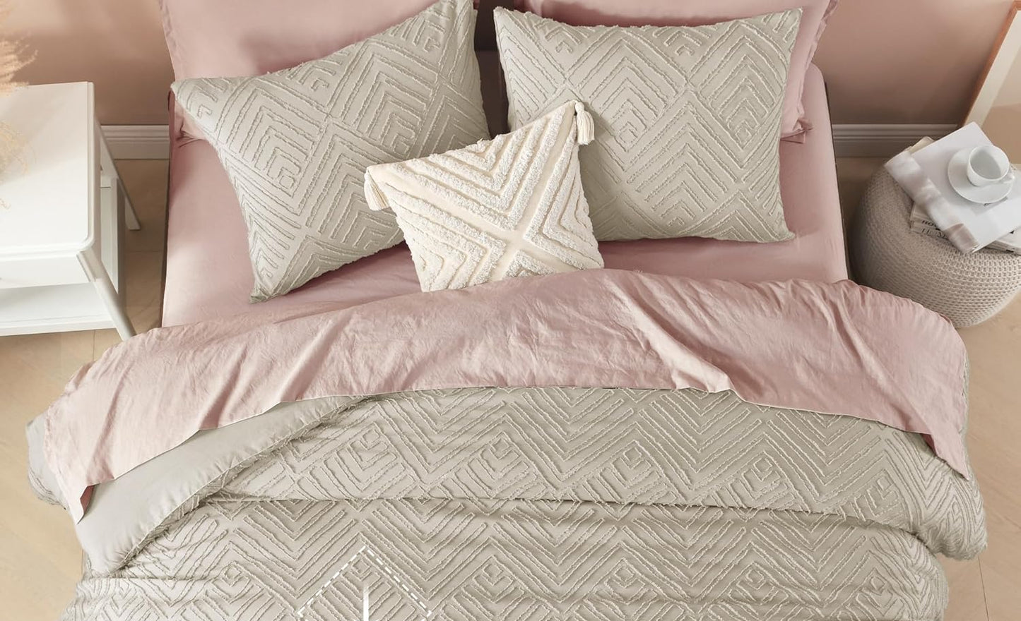 Dluxe Ave. ( QUEEN ) 3 Pcs Tufted Boho Farmhouse Bedding Comforter Set, Lightweight Fluffy Comforter/ Oatmeal