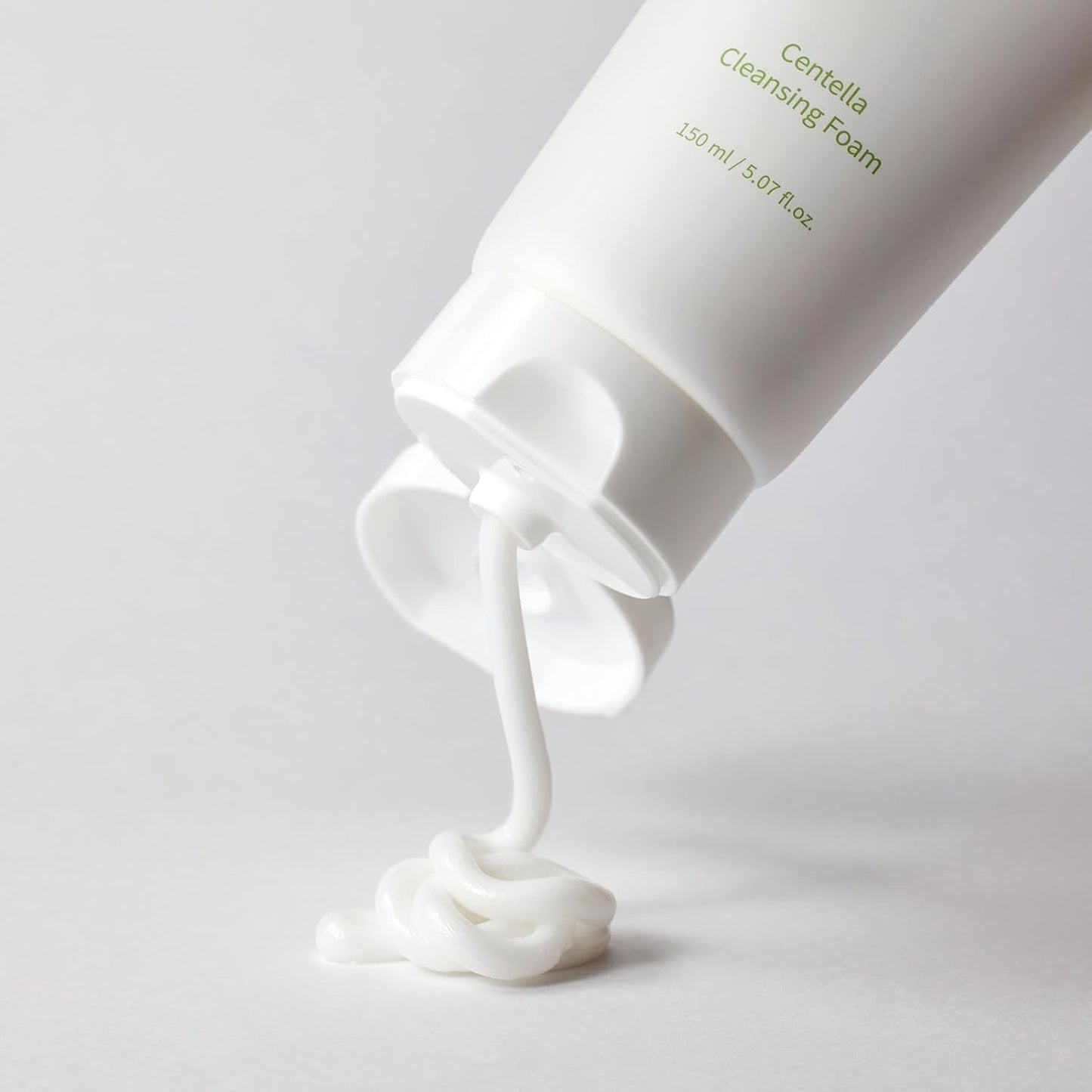 Dluxe Ave.  Centella Cleansing Foam 5.07 fl oz/ 150mlLow pH cleansing foam