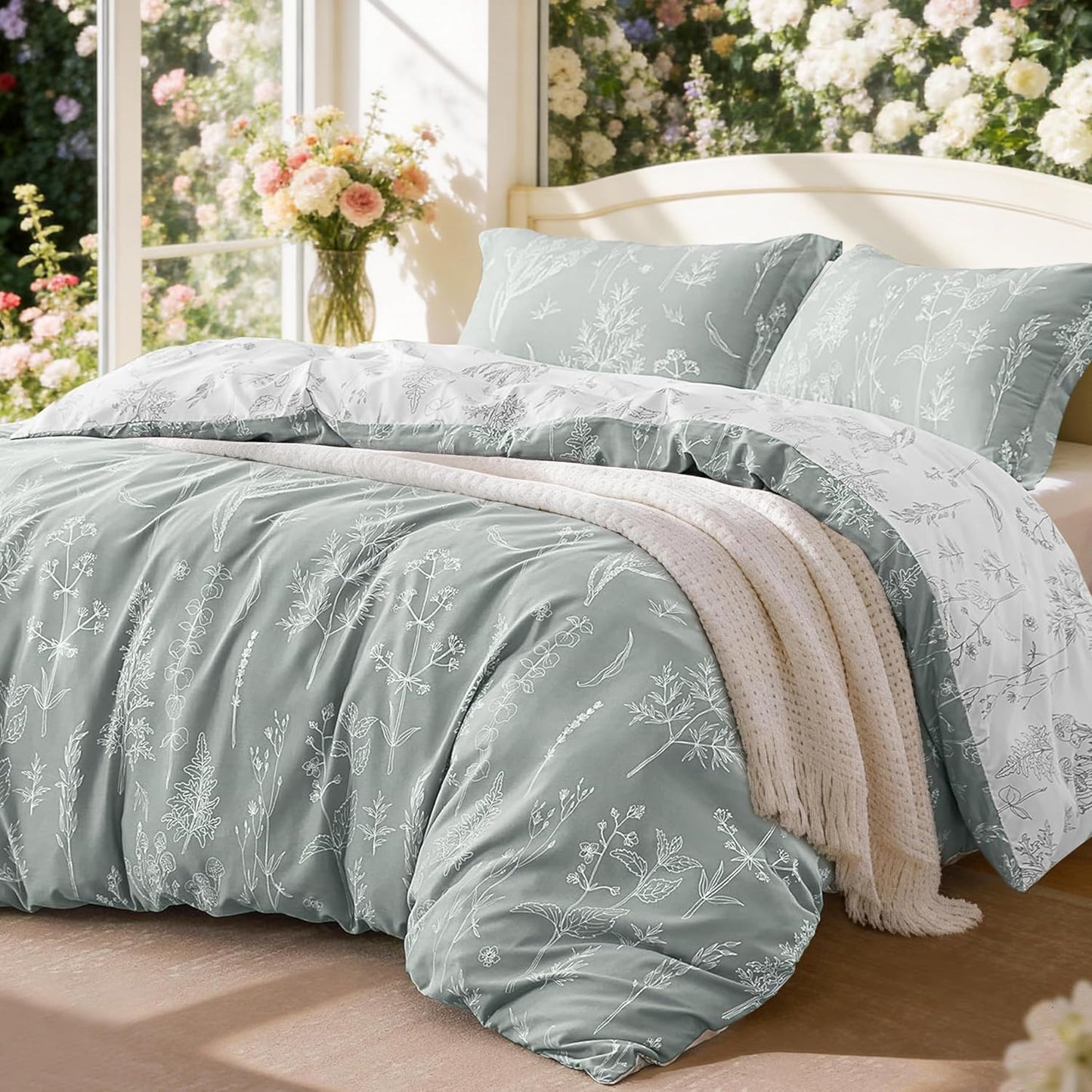 Dluxe Ave. ( KING ) 3 Pcs Comforter Set/ Cute Floral Bedding for All Seasons/ Reversible Botanical Flowers/ Grey