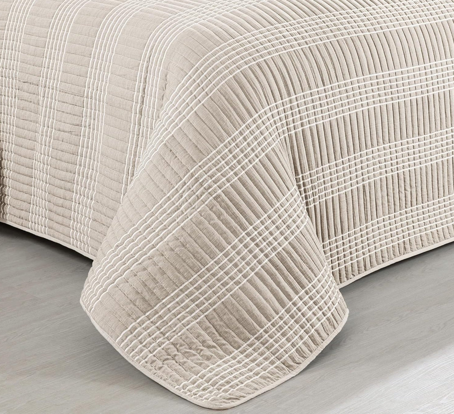 Dluxe Ave. ( KING ) 3Pcs Quilt Bedding Set/ All Season/ Beige