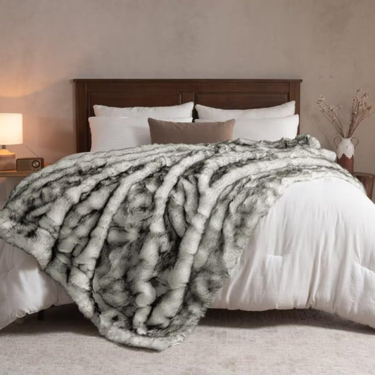 Dluxe Ave. ( TWIN )Luxury Faux Fur Blanket, Super Thick Warm Long Fluff FuzzyBlanket, for Bed or Sofa (White) 60"x80"