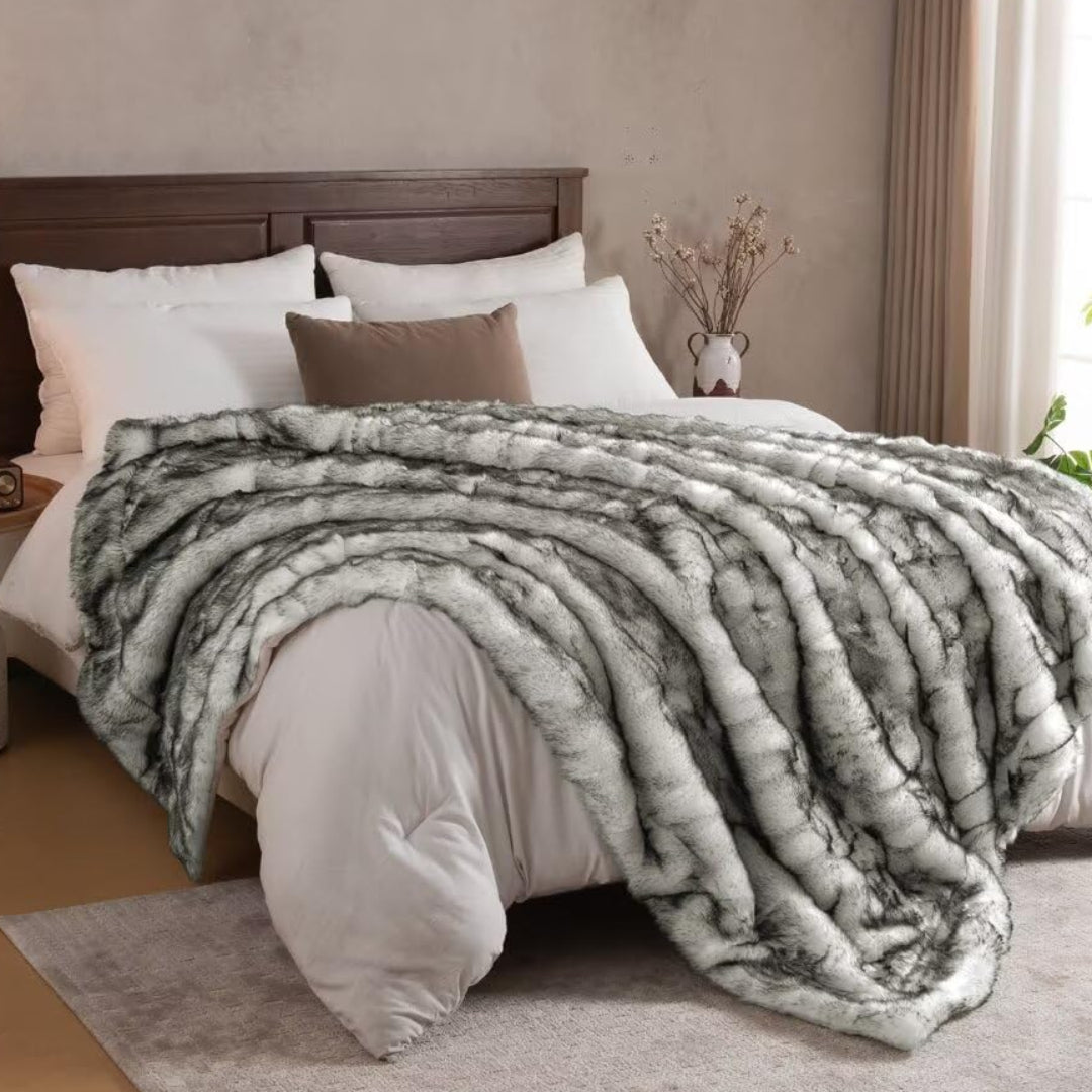 Dluxe Ave. ( TWIN )Luxury Faux Fur Blanket, Super Thick Warm Long Fluff FuzzyBlanket, for Bed or Sofa (White) 60"x80"