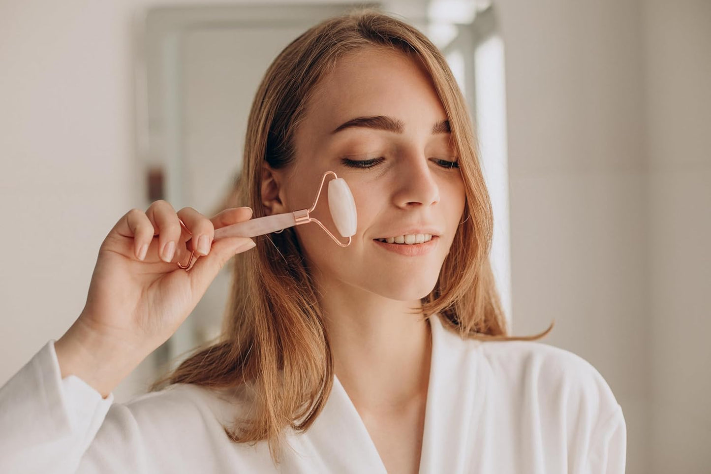 Dluxe Ave.  Face Roller Massager/ Rose Quartz