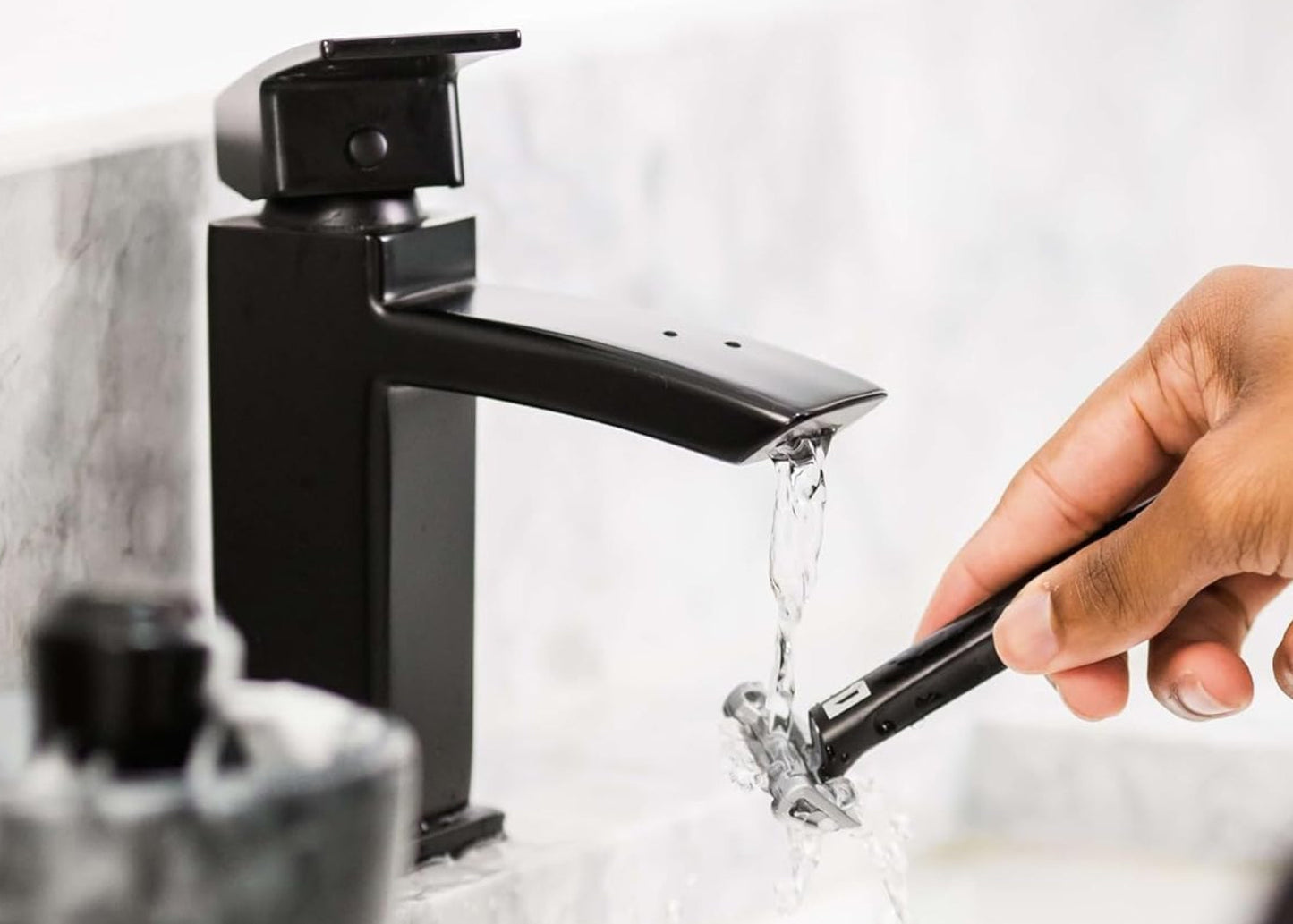 Dluxe Ave. Single-Blade Safety Razor/ Classic/  Black Aluminum