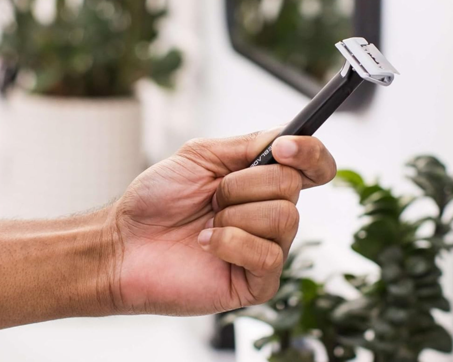 Dluxe Ave. Single-Blade Safety Razor/ Classic/  Black Aluminum