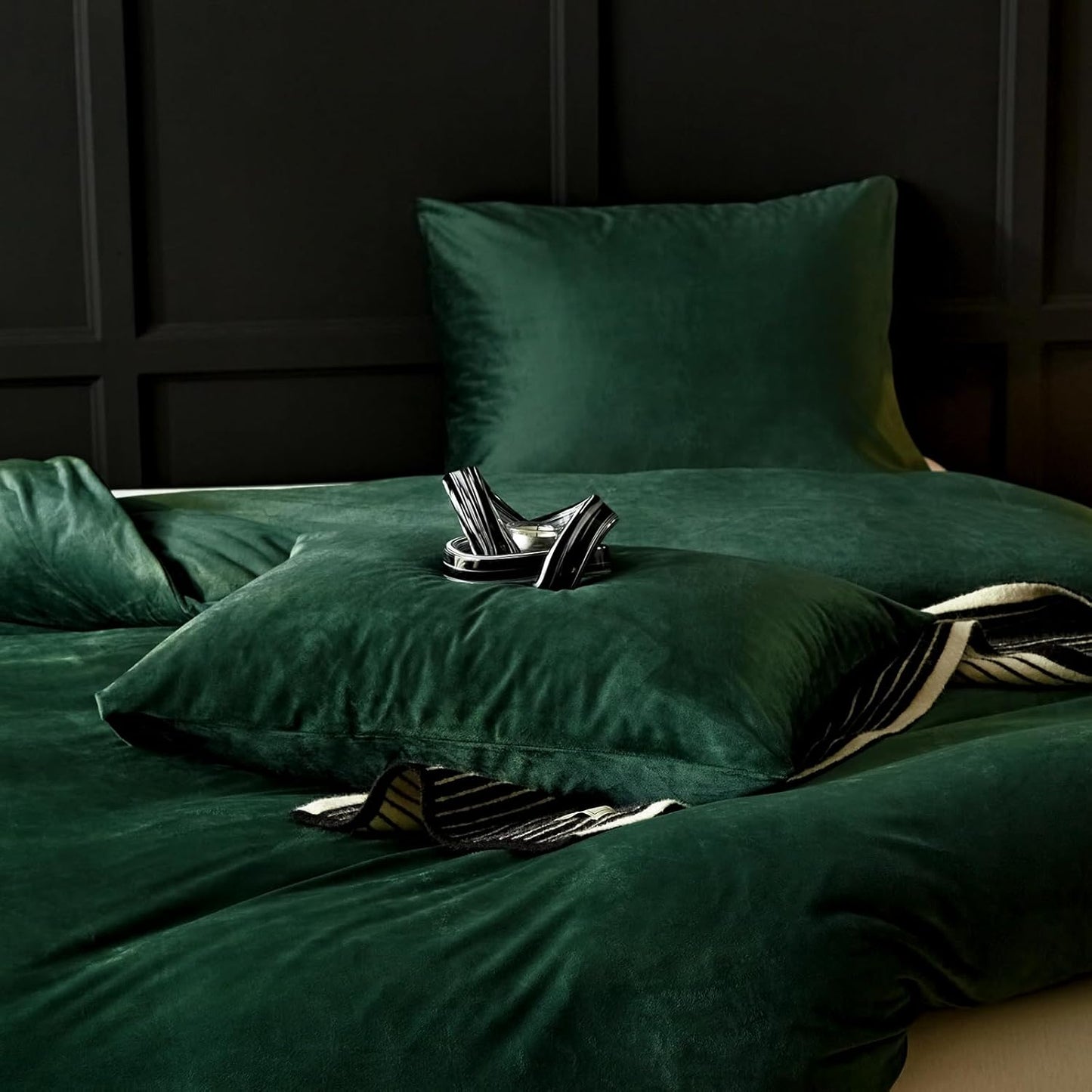 Dluxe Ave. ( QUEEN ) 3 Pcs Emerald Green Velvet {Duvet Cover} Bedding, Ultra Soft Luxury Textured, Modern Crystal Velvet