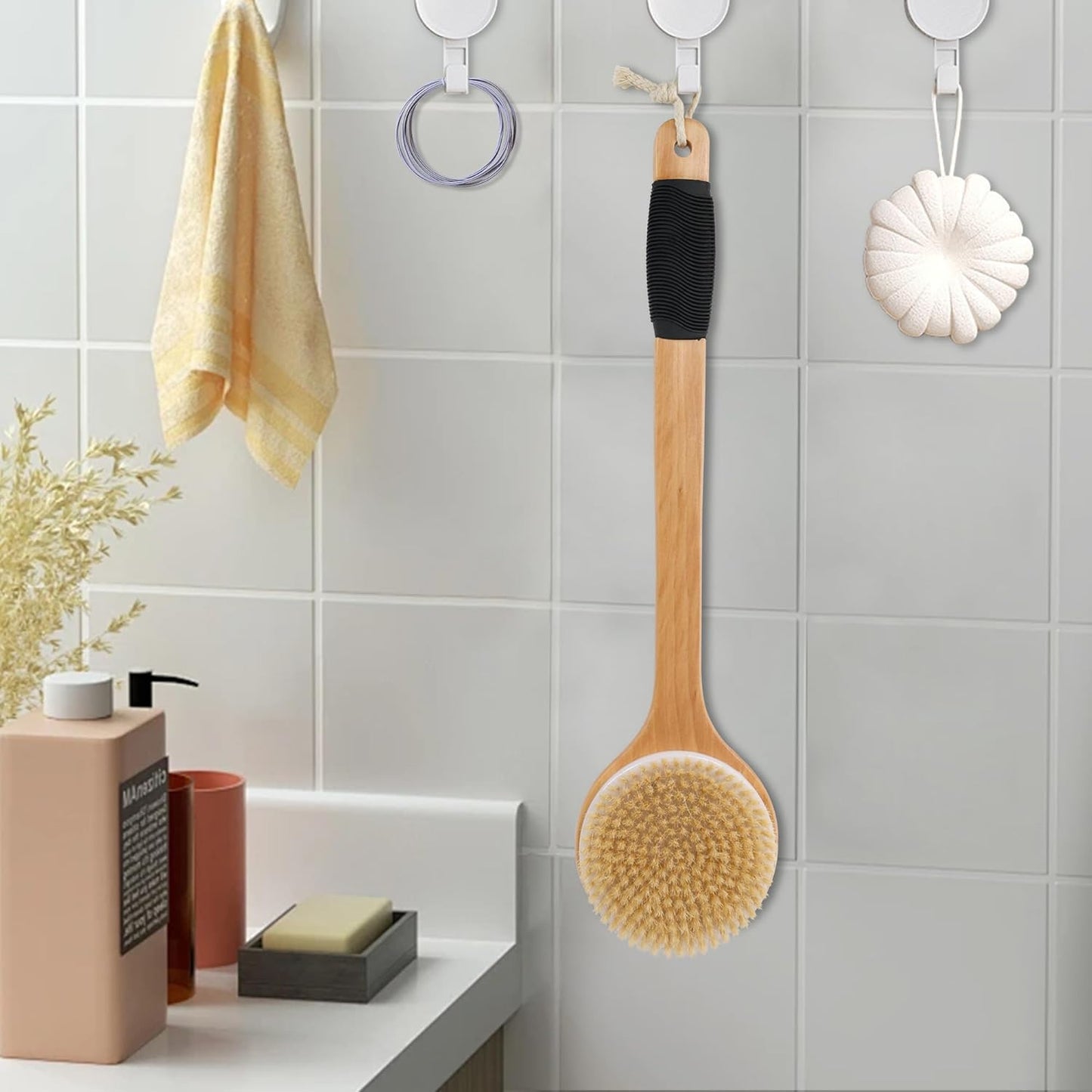Dluxe Ave. OWIIZI Round Head Back Scrub Brush for Body Shower Wooden Long Handle