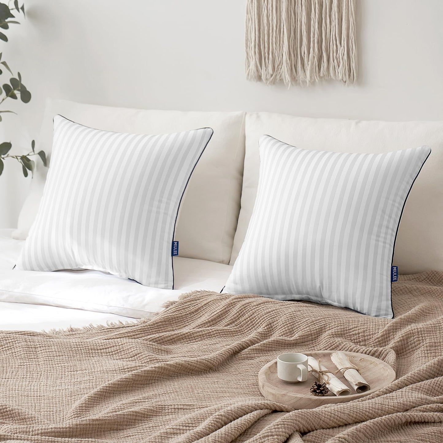 Dluxe Ave. 20x20 Throw Pillow Inserts/ Set of 2/ Decorative Bed Firm and Fluffy Down