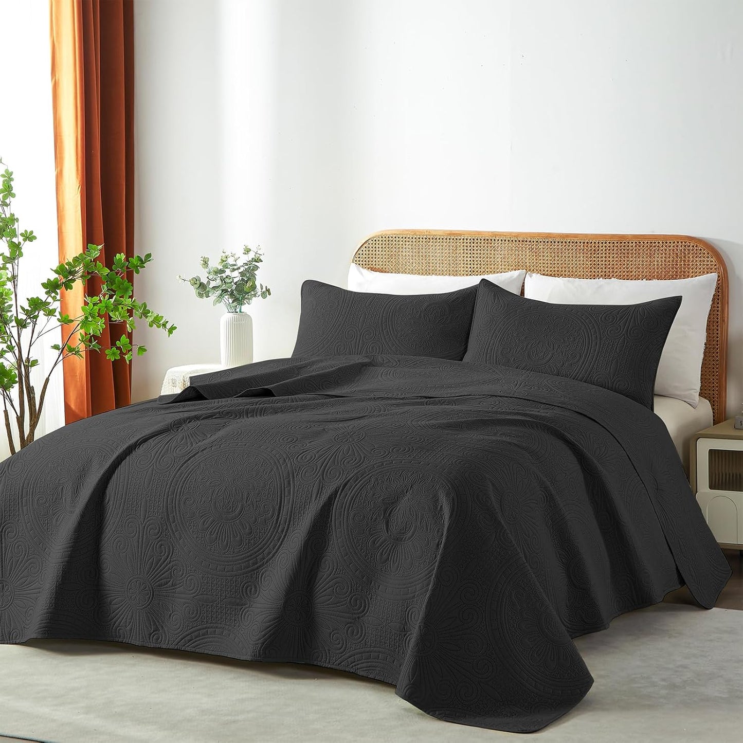 Dluxe Ave. ( TWIN ) 2 Pcs Quilt Bedding Set, Lightweight Thin Bedding Set for All Season, Black