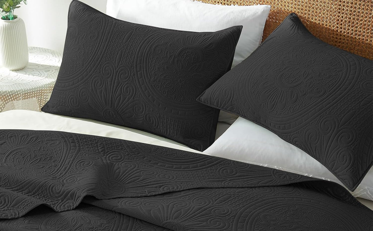 Dluxe Ave. ( TWIN ) 2 Pcs Quilt Bedding Set, Lightweight Thin Bedding Set for All Season, Black
