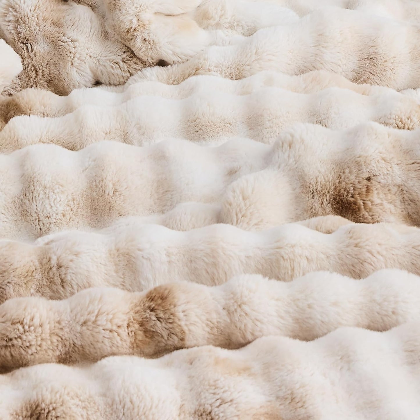 Dluxe Ave.( QUEEN ) 3 Pcs Fluffy Faux Rabbit Fur Bubble Comforter Set/  Beige