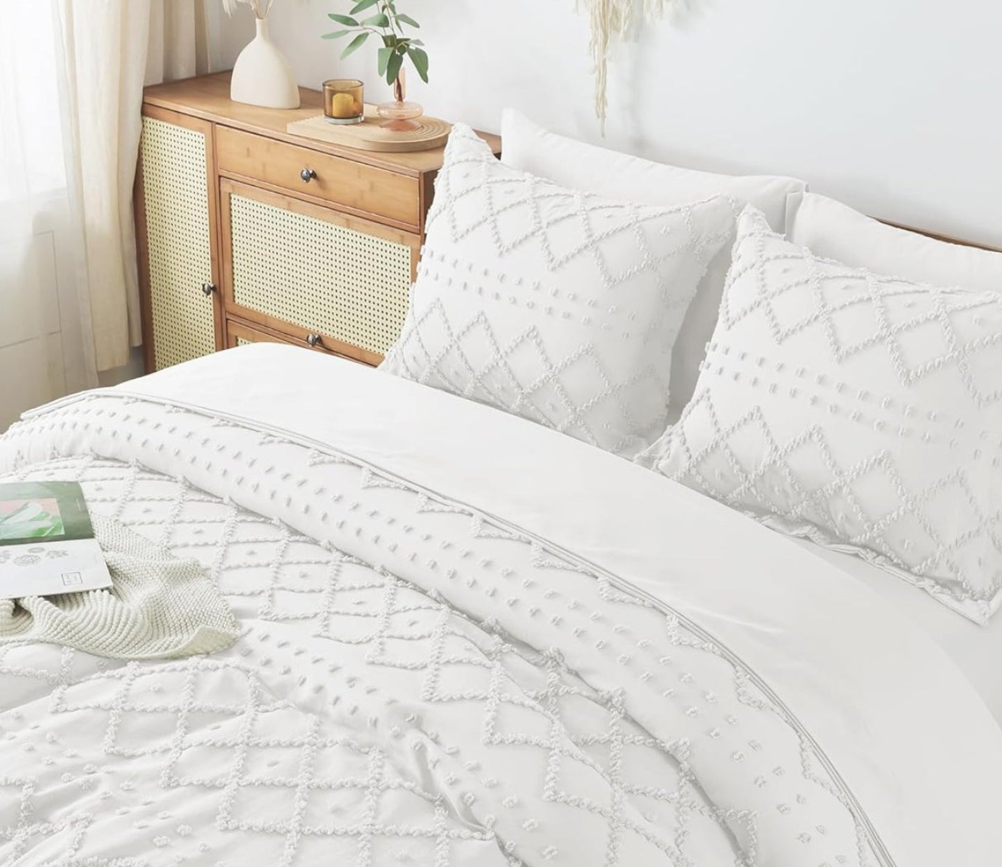 Dluxe Ave. ( QUEEN ) 7 Pcs Comforters Set with Sheets/ White