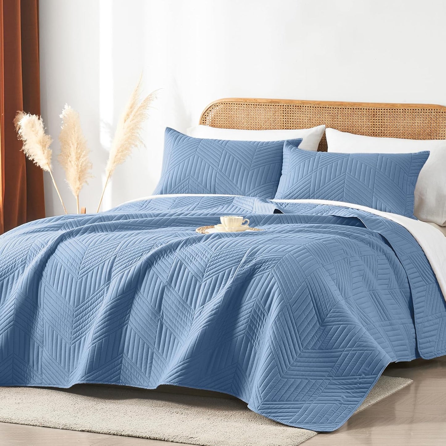 Dluxe Ave. ( CALI./ KING ) 3 Pcs Quilt Bedding Set/ Reversible Microfiber Bedspread/ Lightweight Soft Set for All Seasons/ Bluish Grey