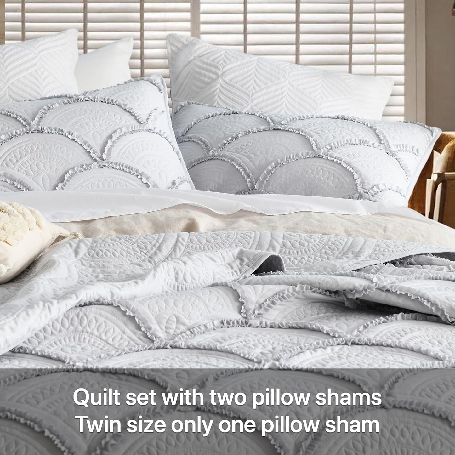 Dluxe Ave. ( TWIN) 3 Pcs Quilt Set, Soft Coverlet Reversible Lightweight Bedspread/ Grey-White