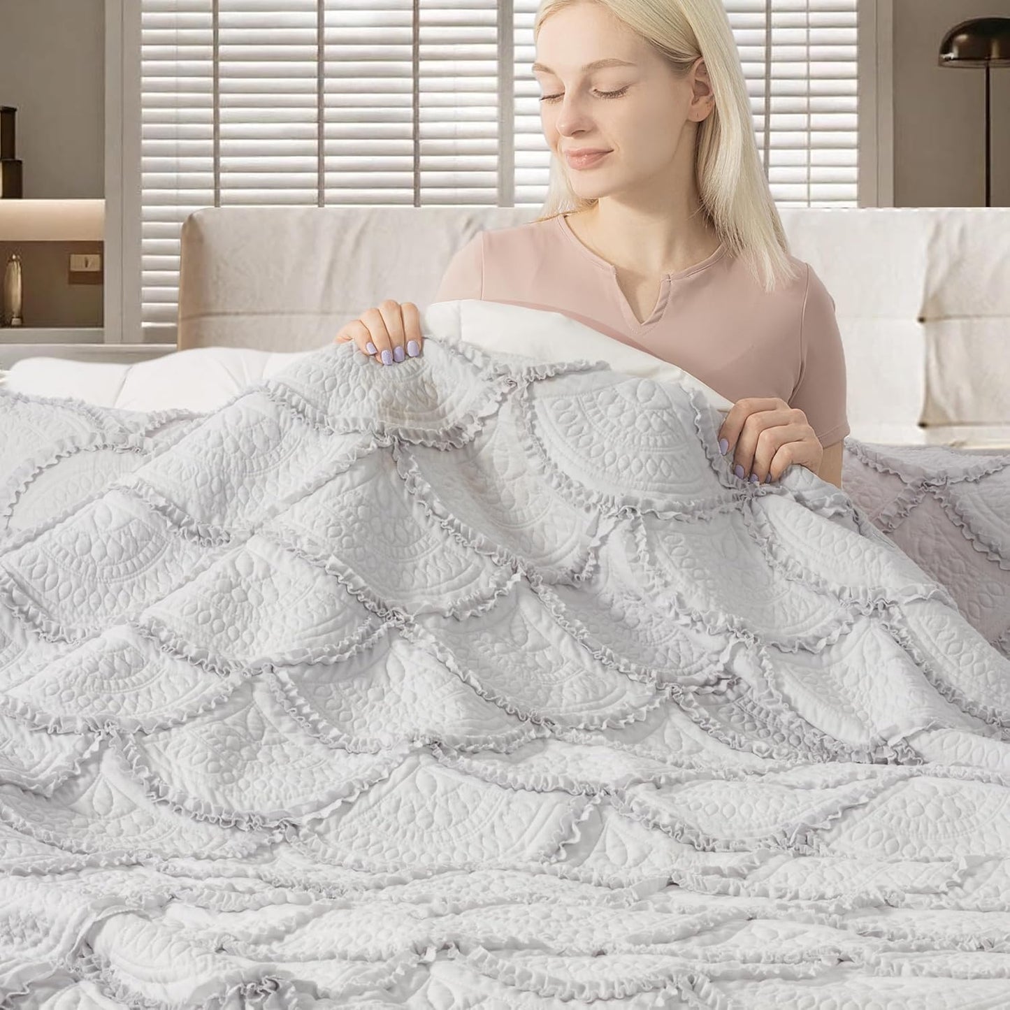 Dluxe Ave. ( TWIN) 3 Pcs Quilt Set, Soft Coverlet Reversible Lightweight Bedspread/ Grey-White