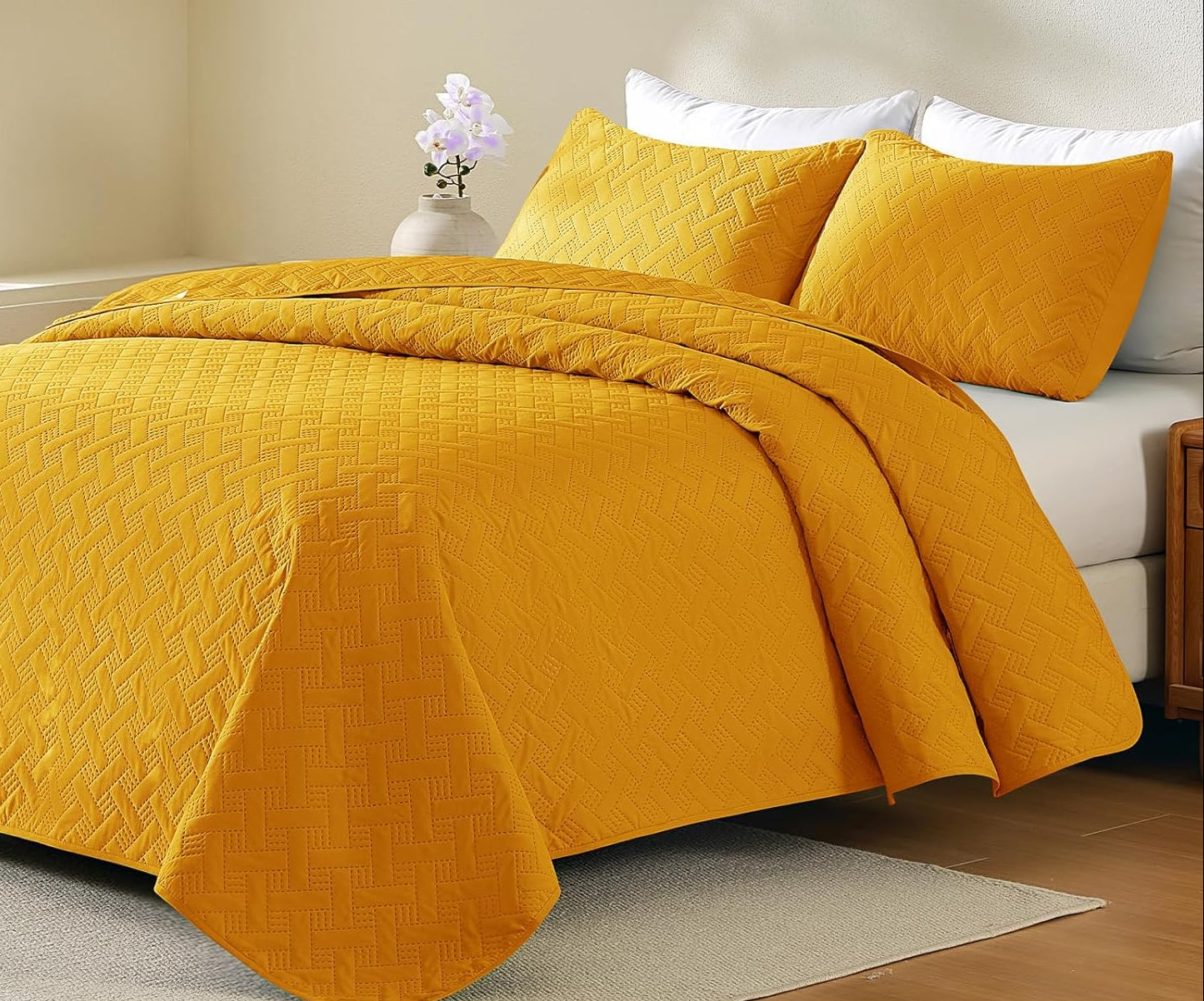 Dluxe Ave. ( KING )Reversible Quilt Set/ Yellow 102x90