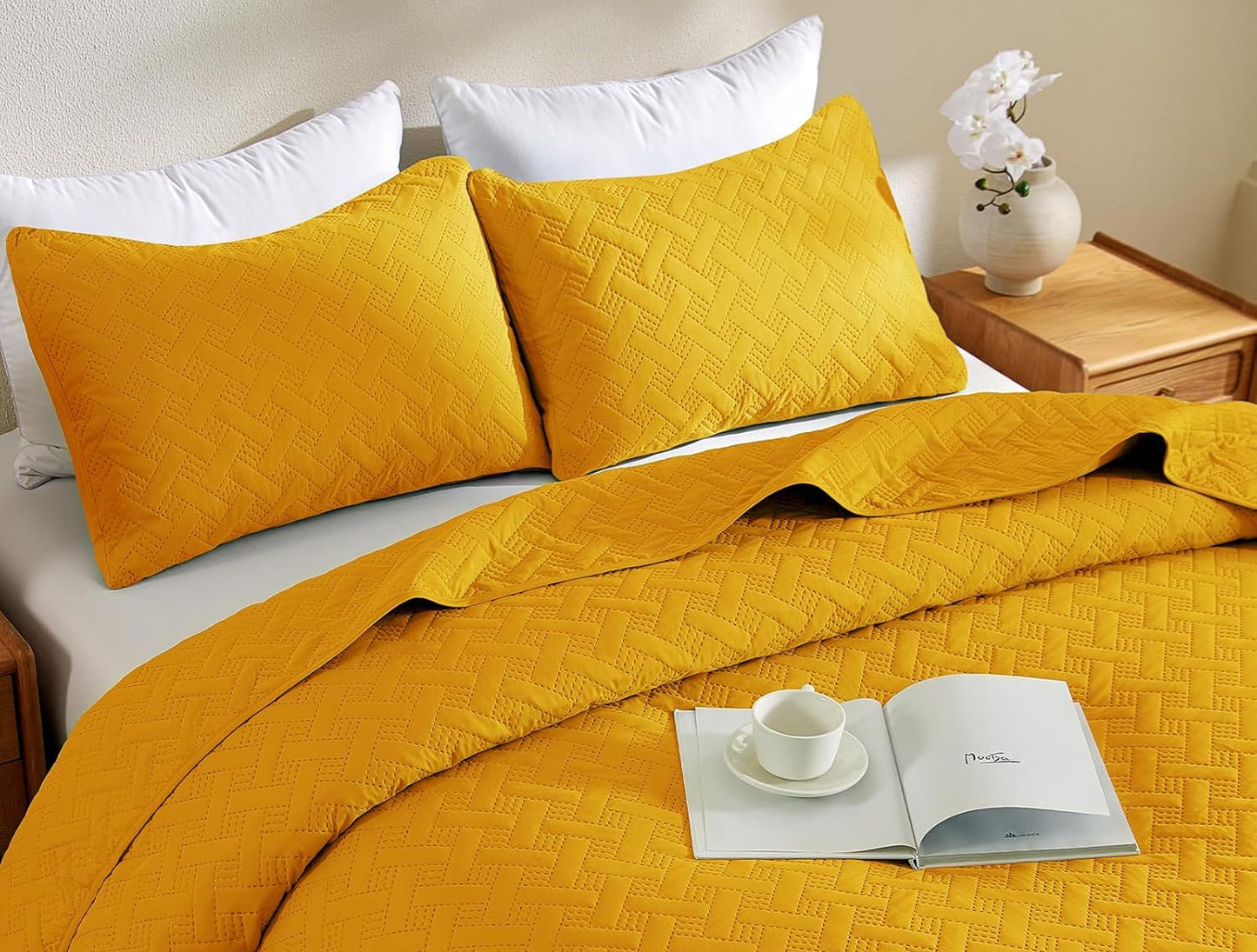 Dluxe Ave. ( KING )Reversible Quilt Set/ Yellow 102x90