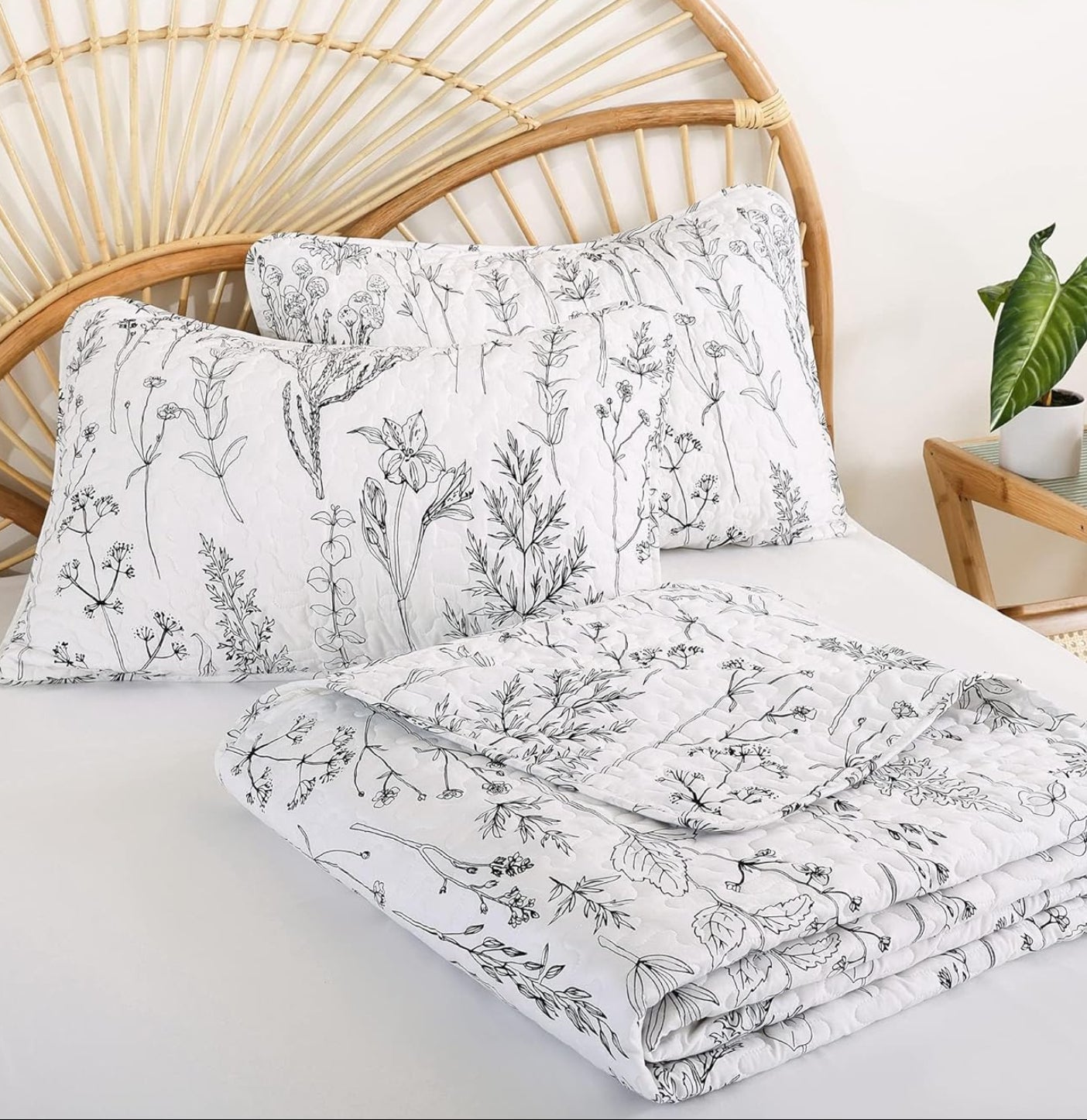 Dluxe Ave. (KING) White Quilt Bedding Set 1Quilt（104x90 in.) and 2 Pillow Cases