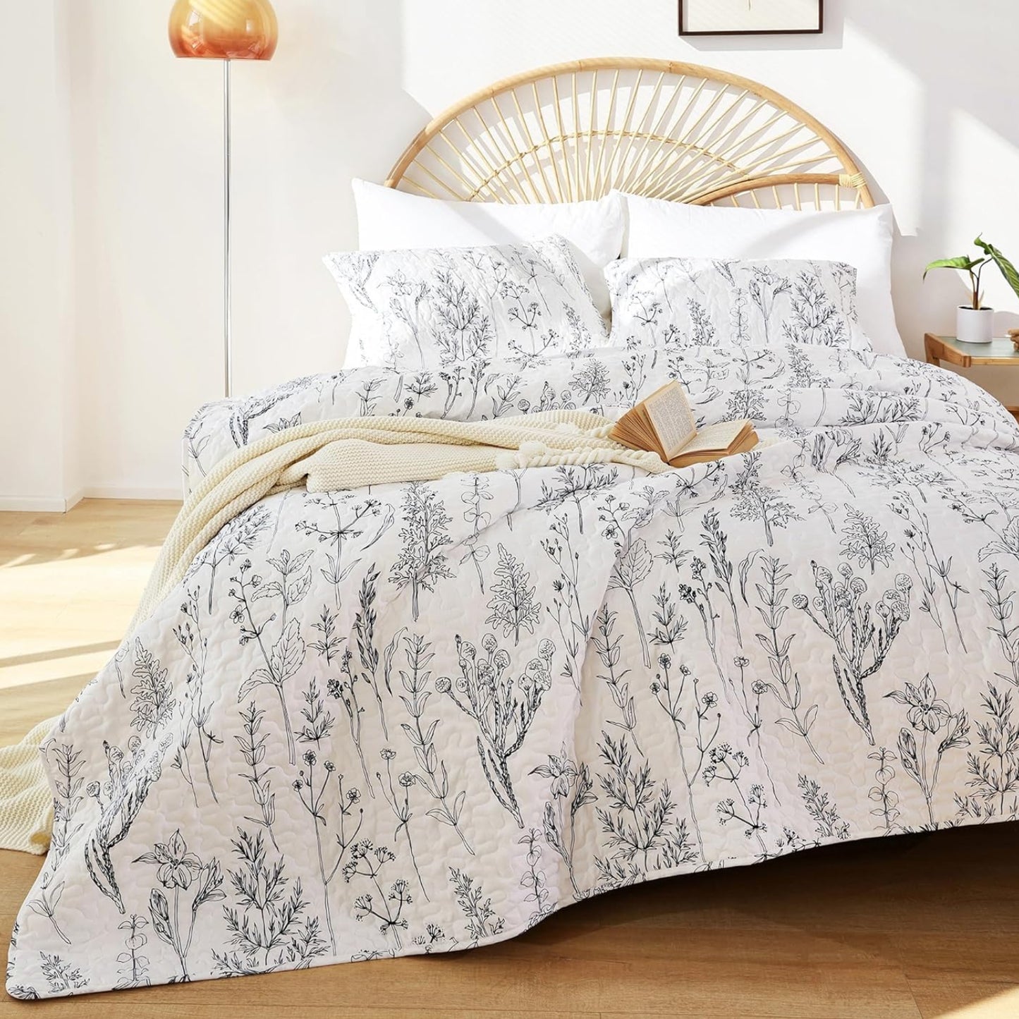 Dluxe Ave. (KING) White Quilt Bedding Set 1Quilt（104x90 in.) and 2 Pillow Cases