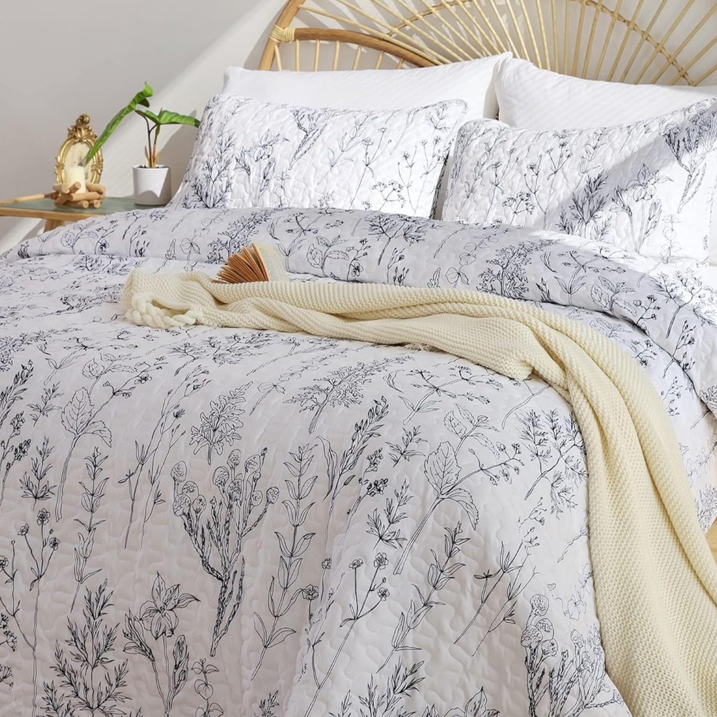 Dluxe Ave. (KING) White Quilt Bedding Set 1Quilt（104x90 in.) and 2 Pillow Cases