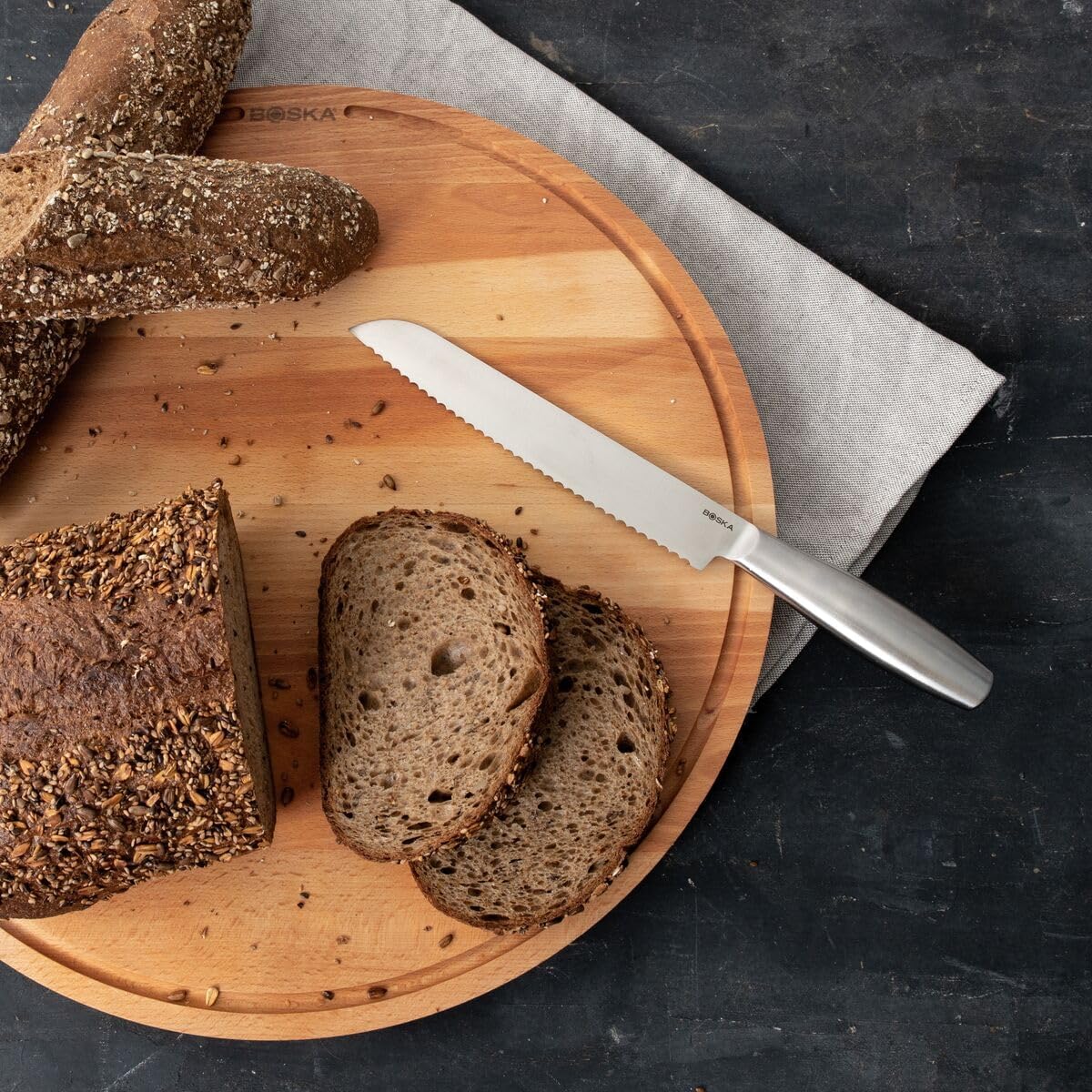 Dluxe Ave. Copenhagen/Serrated  Knife for bread/Professional Design / 20 cm / 7.87 inch
