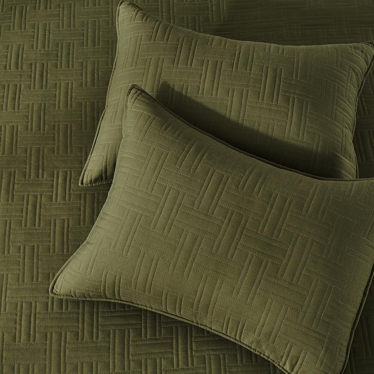 Dluxe Ave. ( CALI./ KING) 3 Pcs Quilt Bedding Set/ Thin Comforter for All Seasons/ Oliver Green110x96