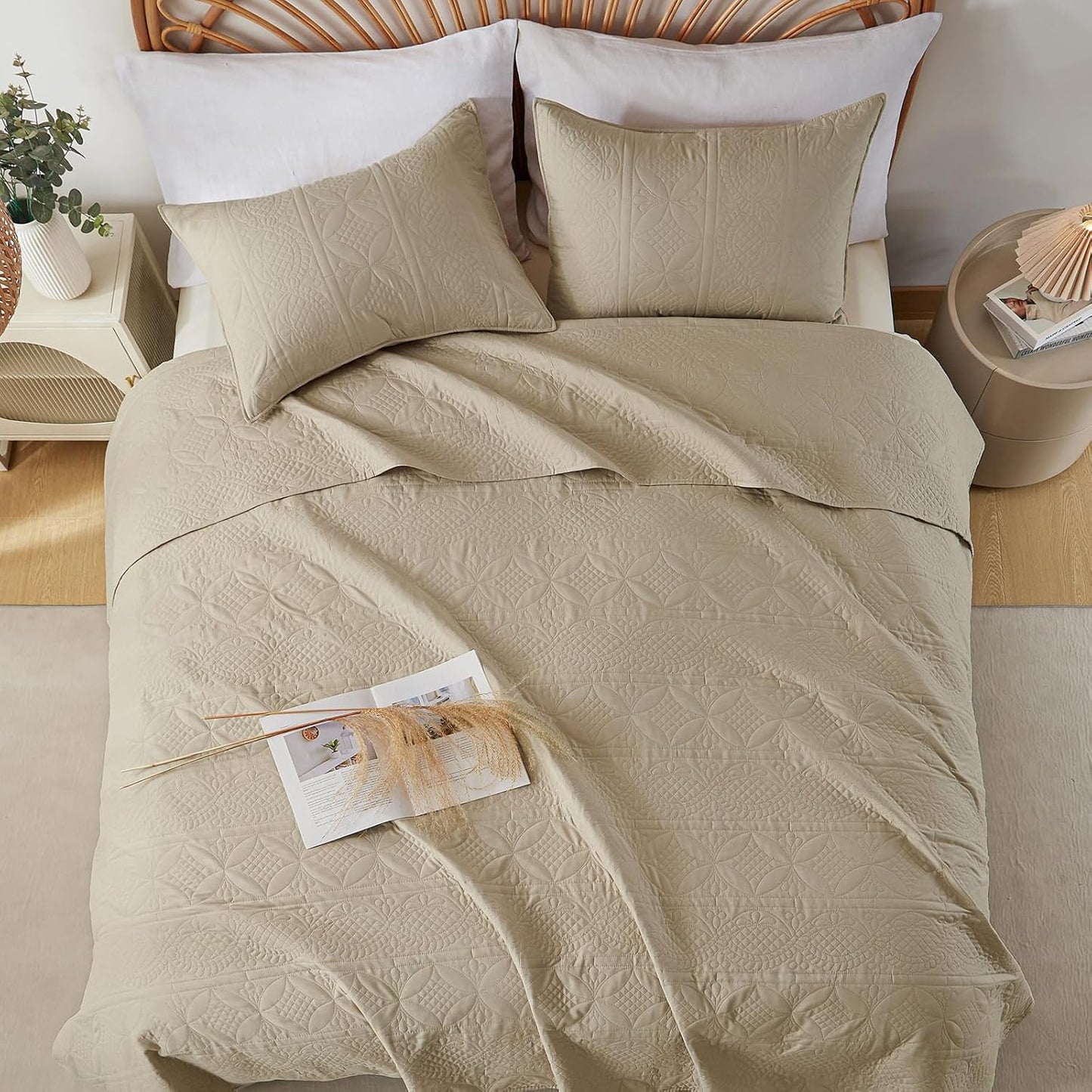 Dluxe Ave. ( KING ) 3 Pcs Bohemian King Quilt Set for All Season/ Lightweight/ Beige
